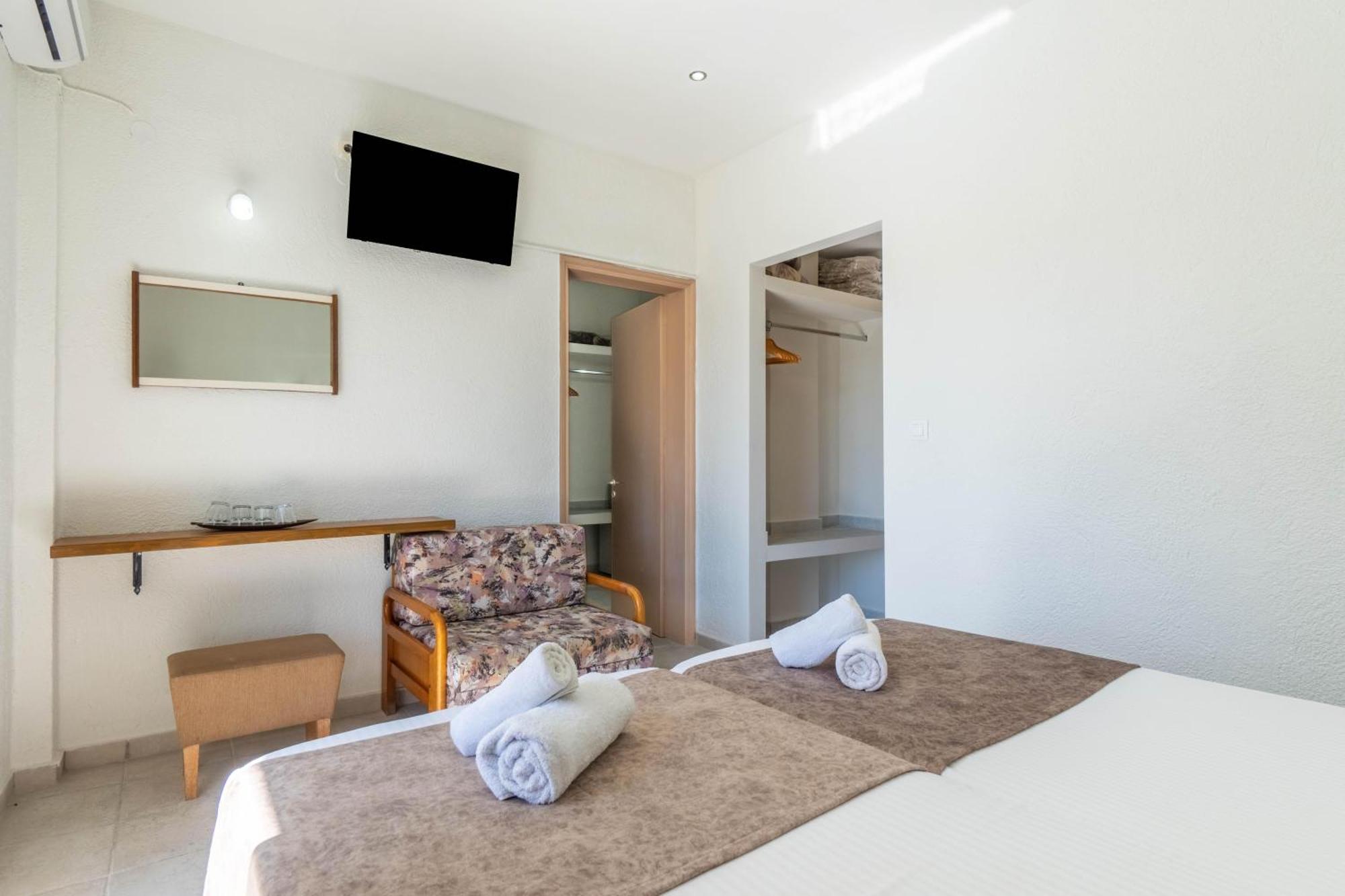 Family Room,1643759704:JPEG