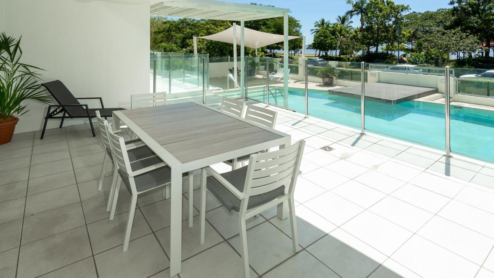 Swim-Out Apartment