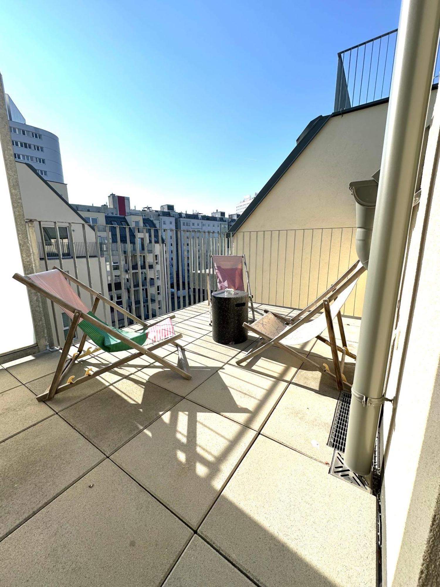 One-Bedroom Apartment Balcony,1648211156:JPEG