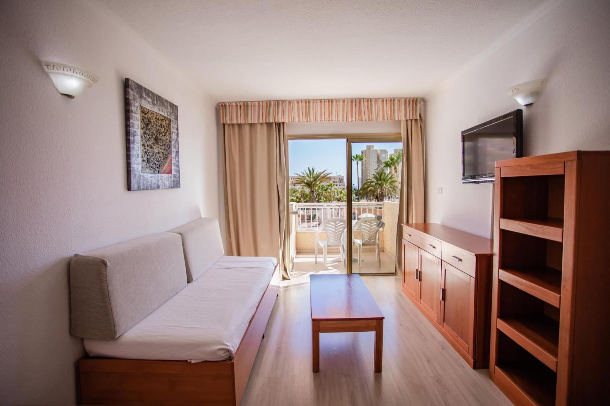Apartamento con vistas a la piscina