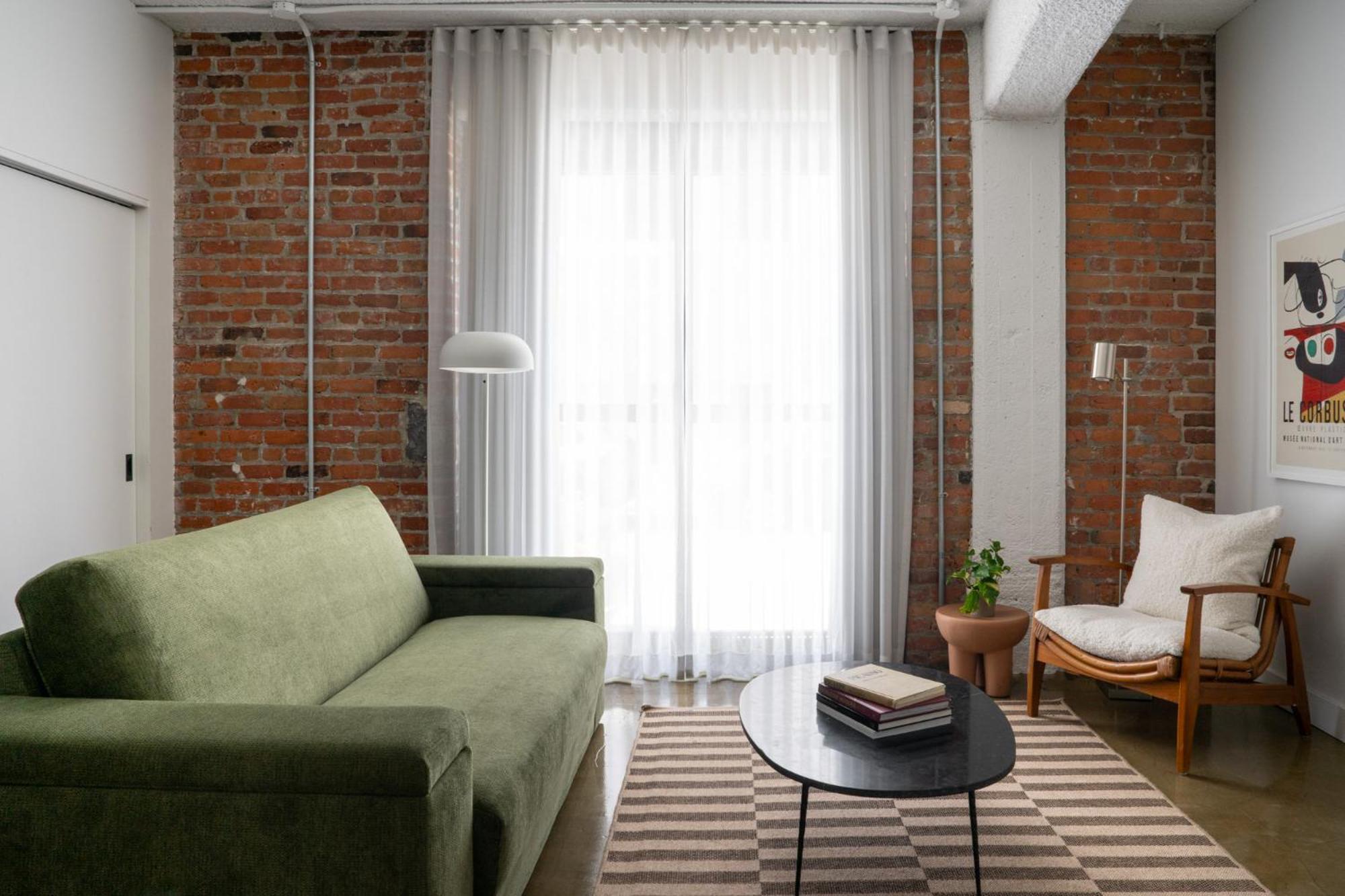 Room 101,1663784624:JPEG