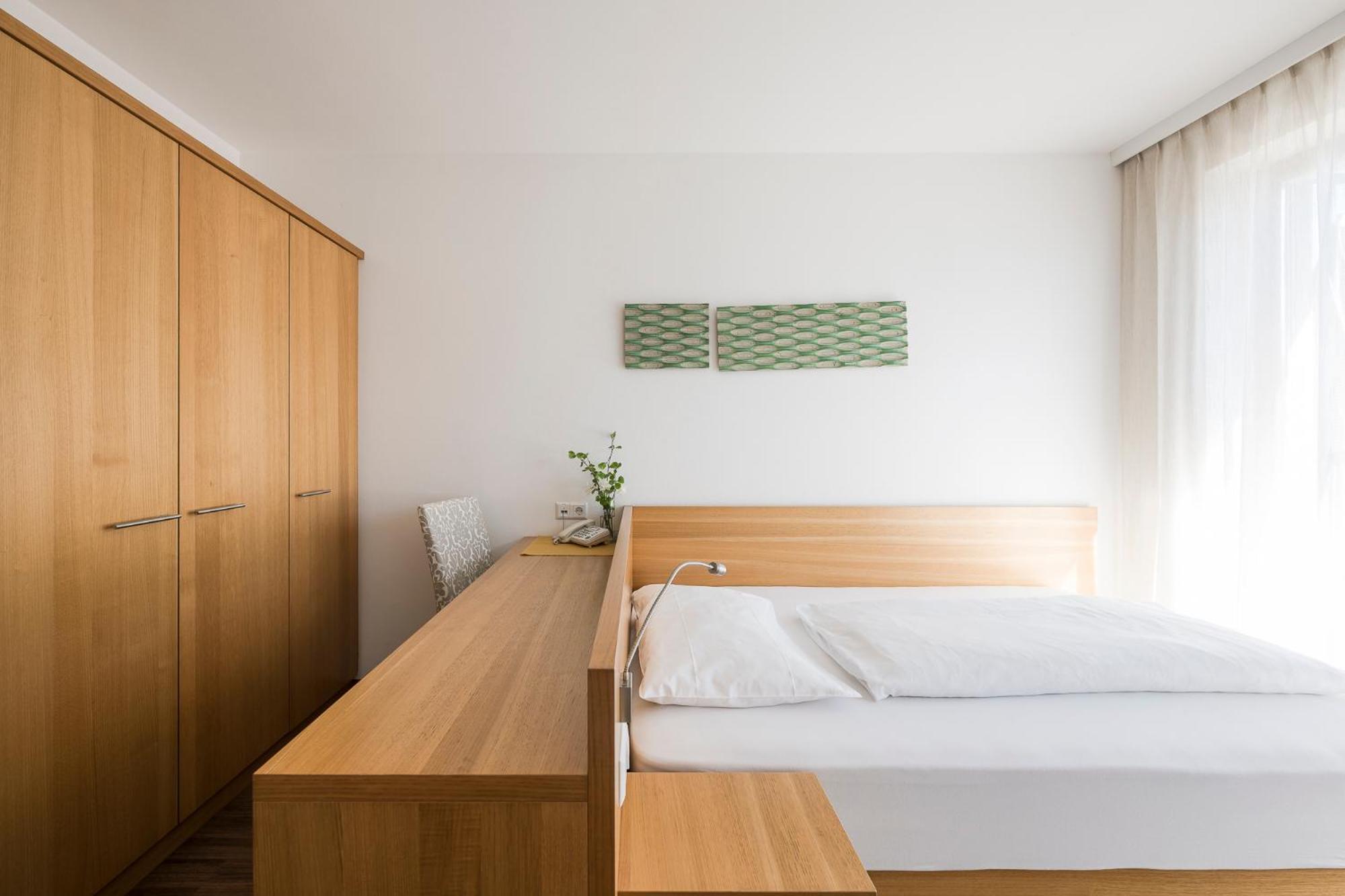 Single Room,1664667969:JPEG