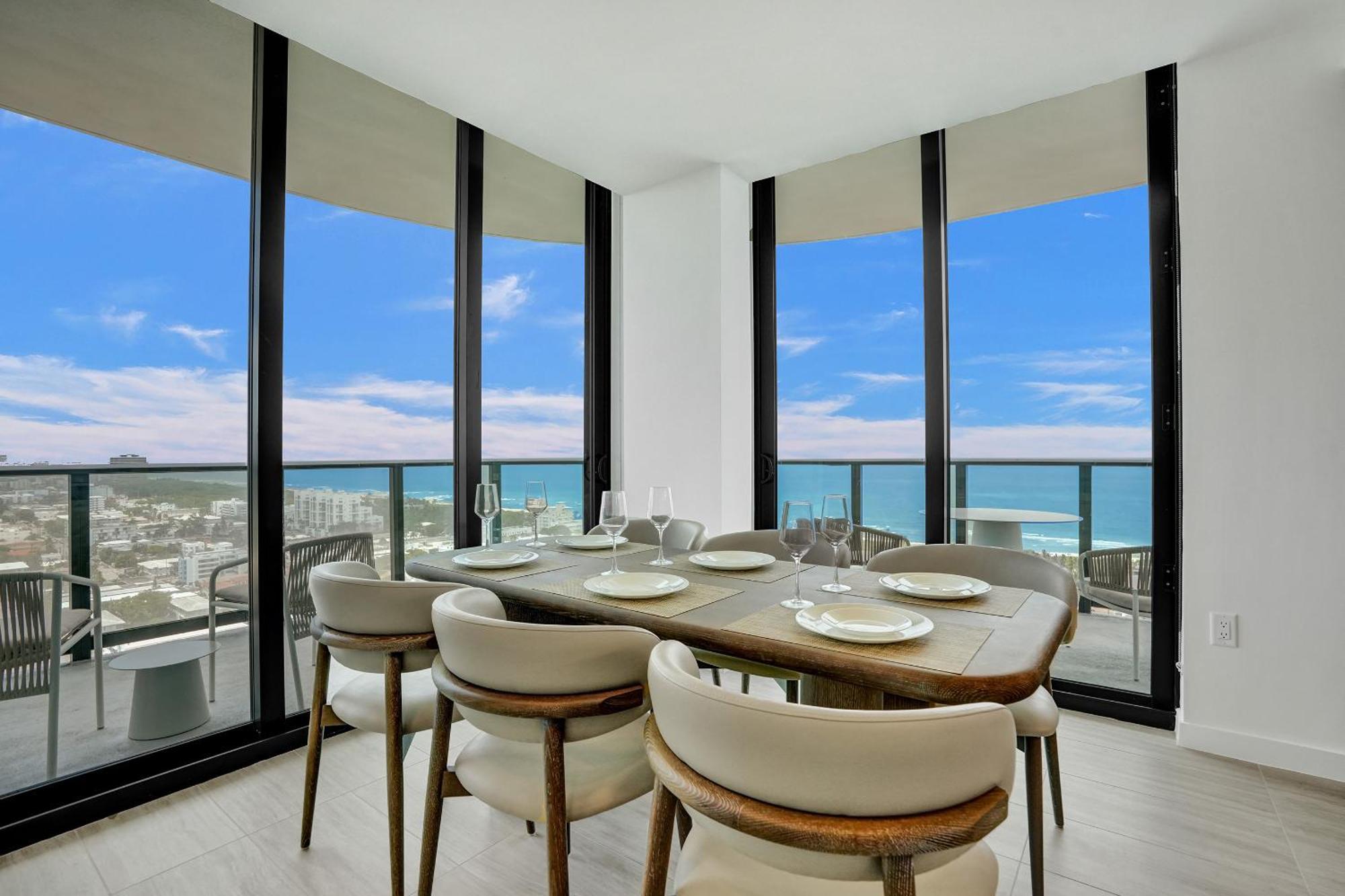 Four-Bedroom Apartment Balcony,1670233962:JPEG