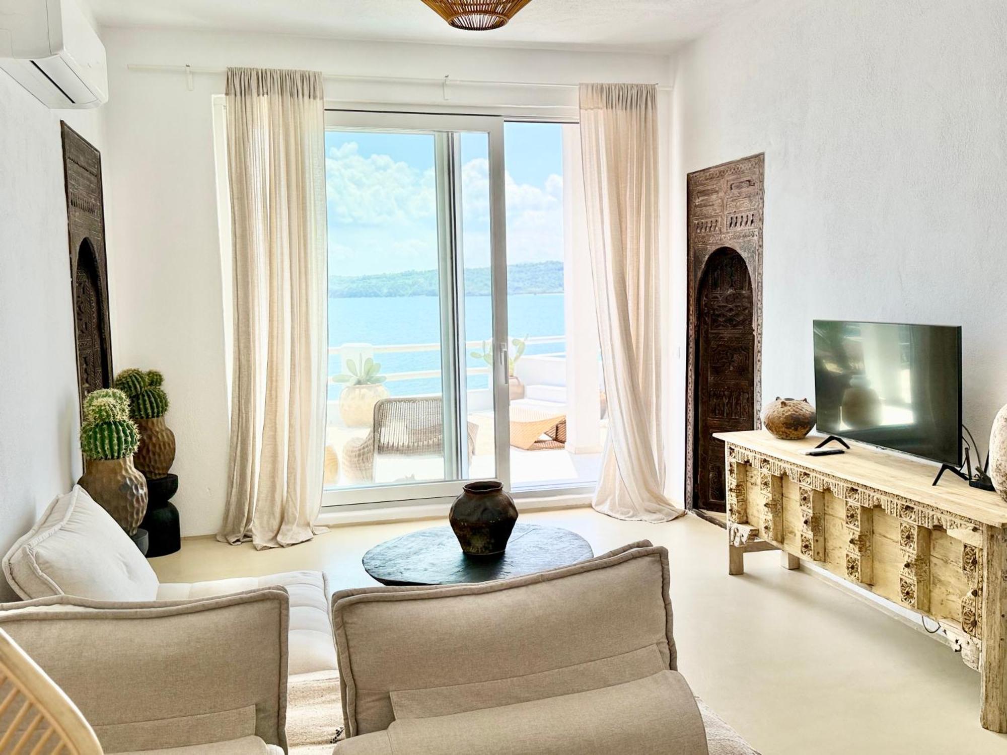 Two-Bedroom Apartment Sea View