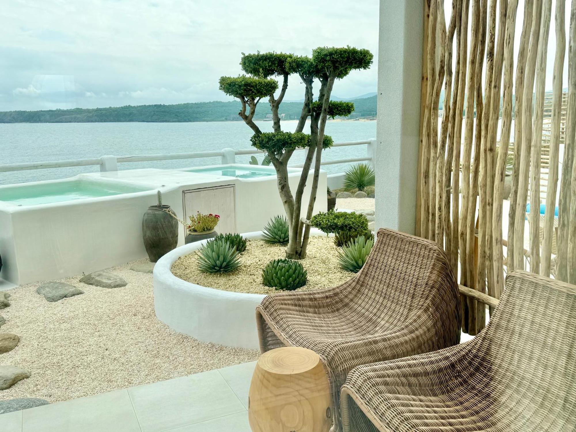 Two-Bedroom Apartment Sea View