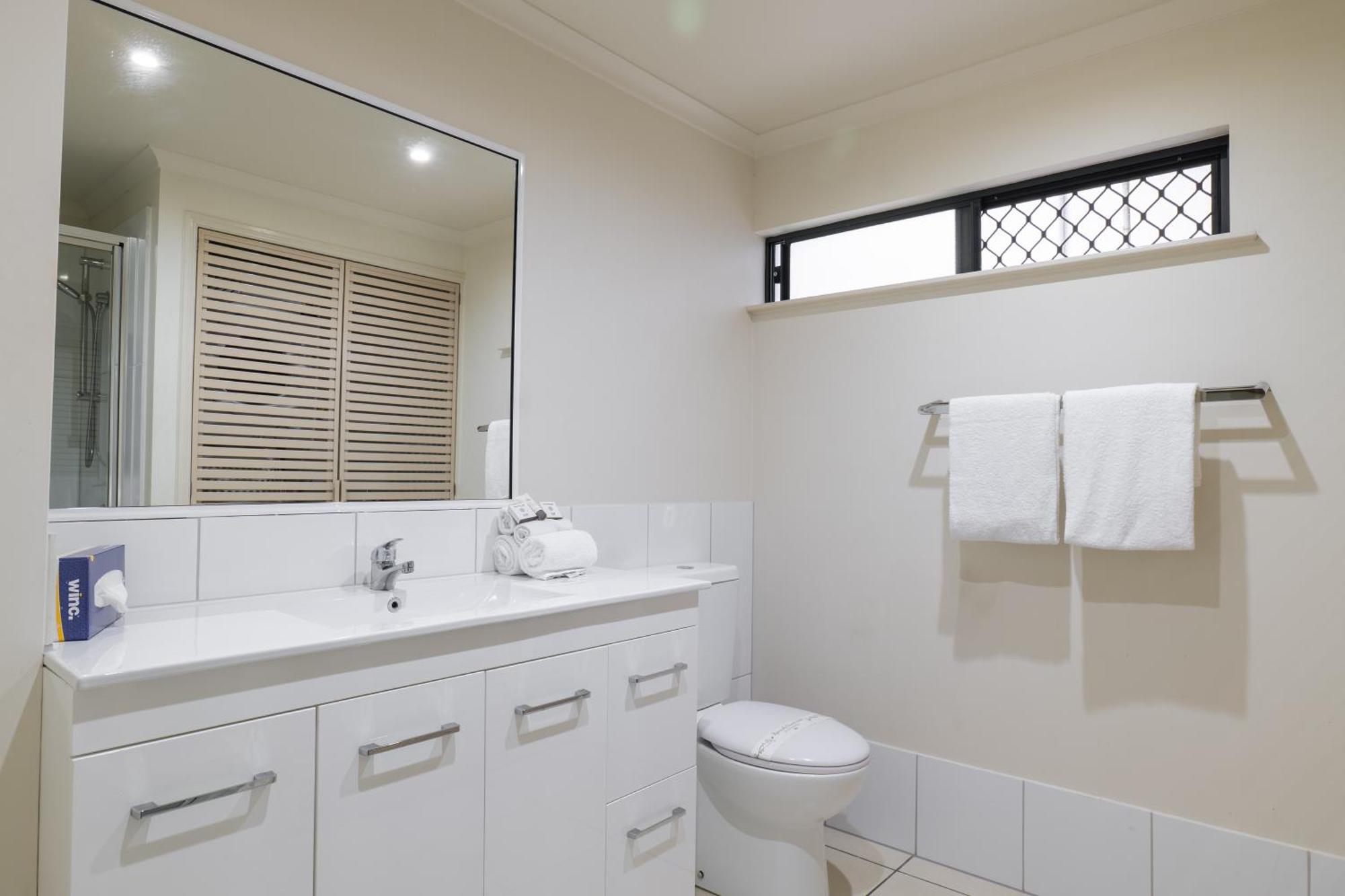Deluxe One-Bedroom Apartment