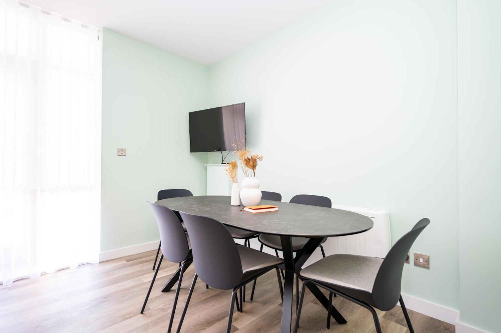 Three-Bedroom Apartment - Penthouse