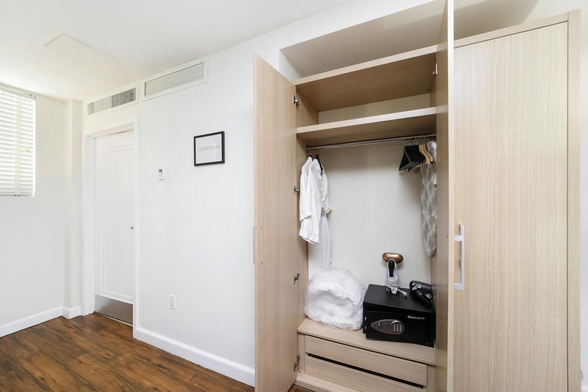 Deluxe Double Full Beds Self Check
