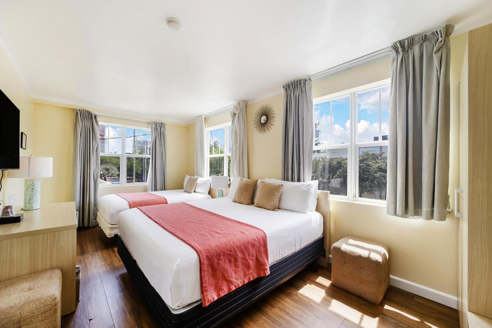 Deluxe Double Full Beds Self Check