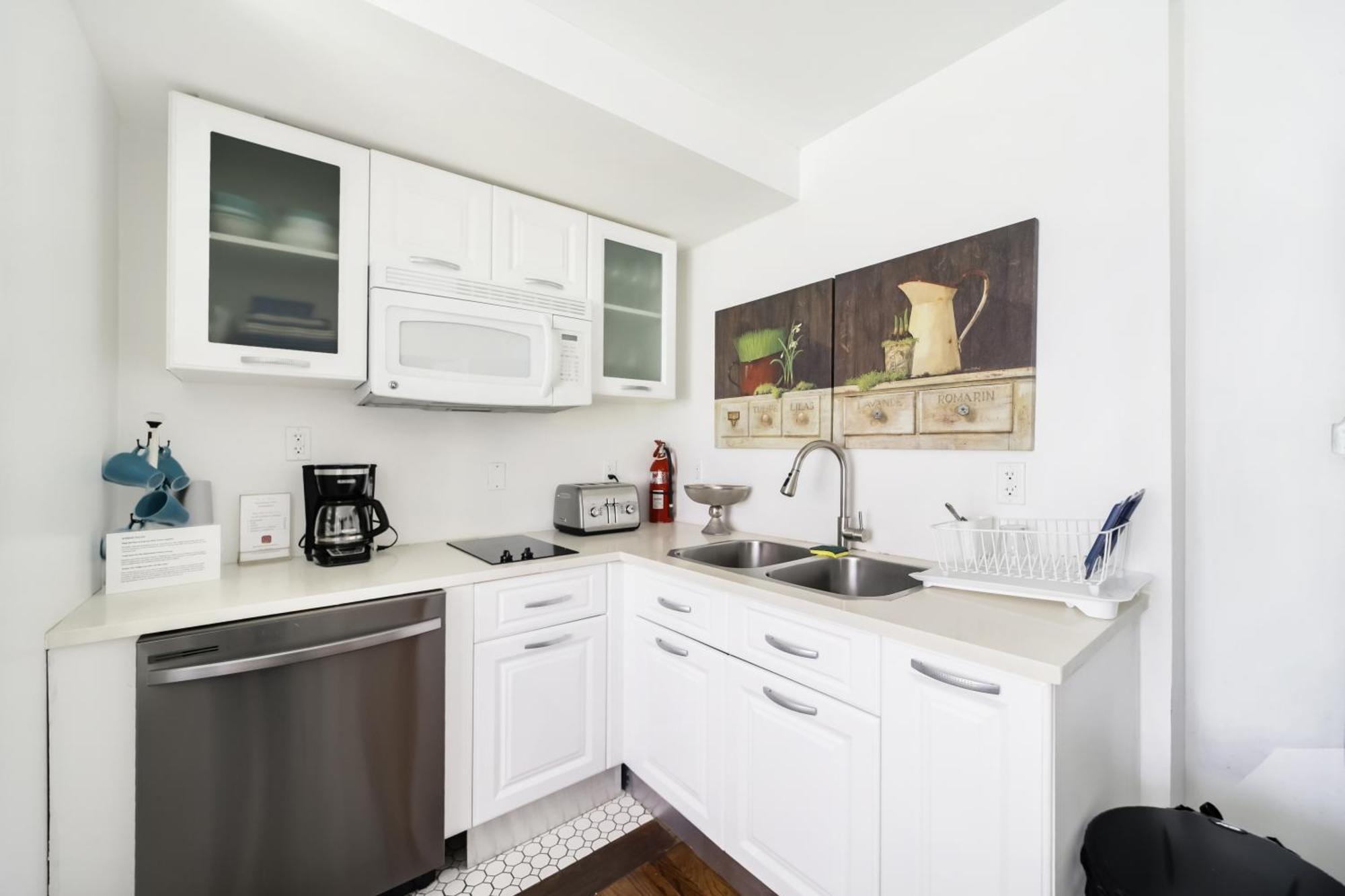 Two-Bedroom Apartment Full Kitchen Self Check