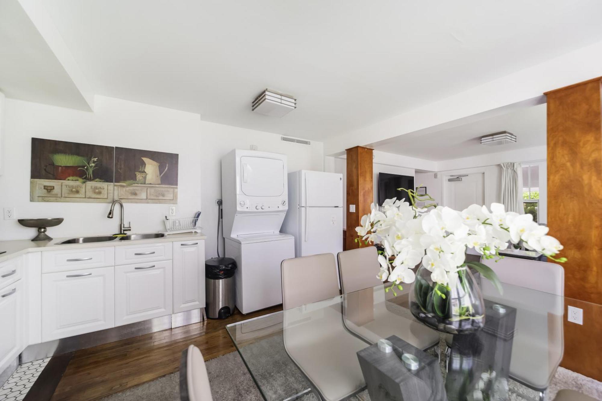 Two-Bedroom Apartment Full Kitchen Self Check
