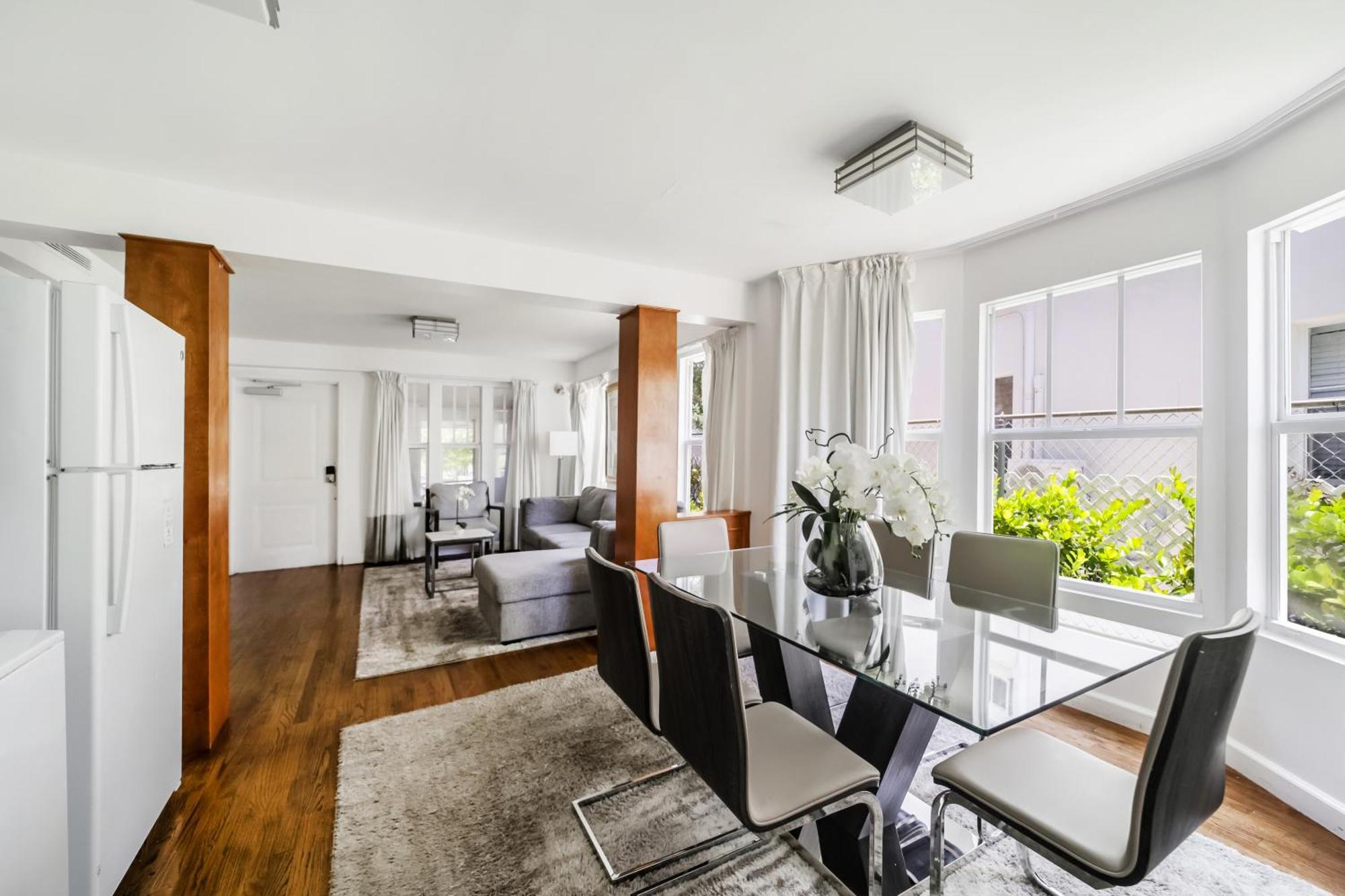 Two-Bedroom Apartment Full Kitchen Self Check