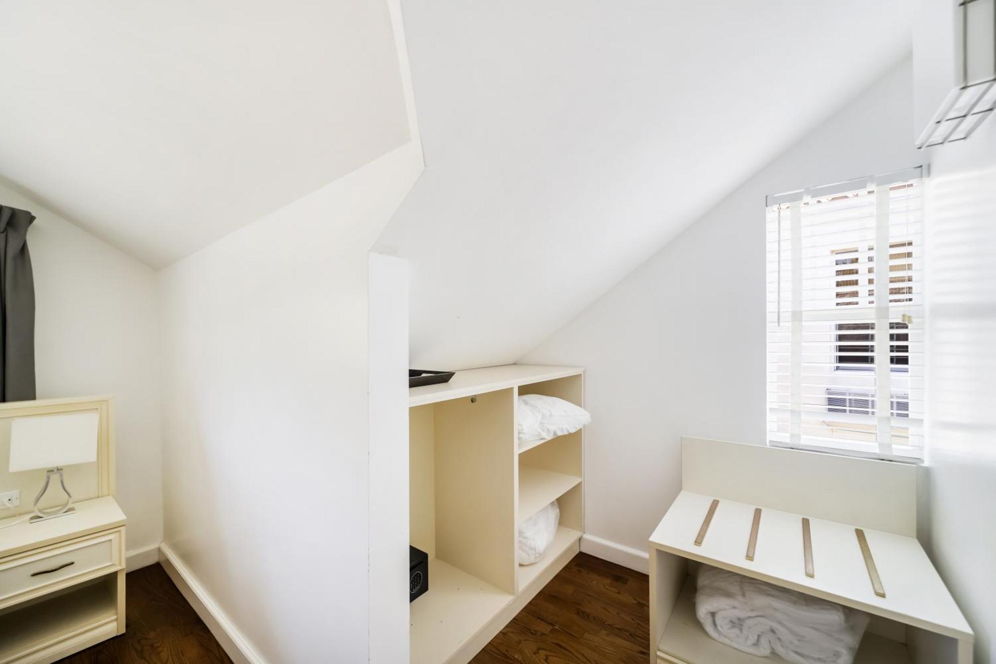 Two-Bedroom Apartment Full Kitchen Self Check