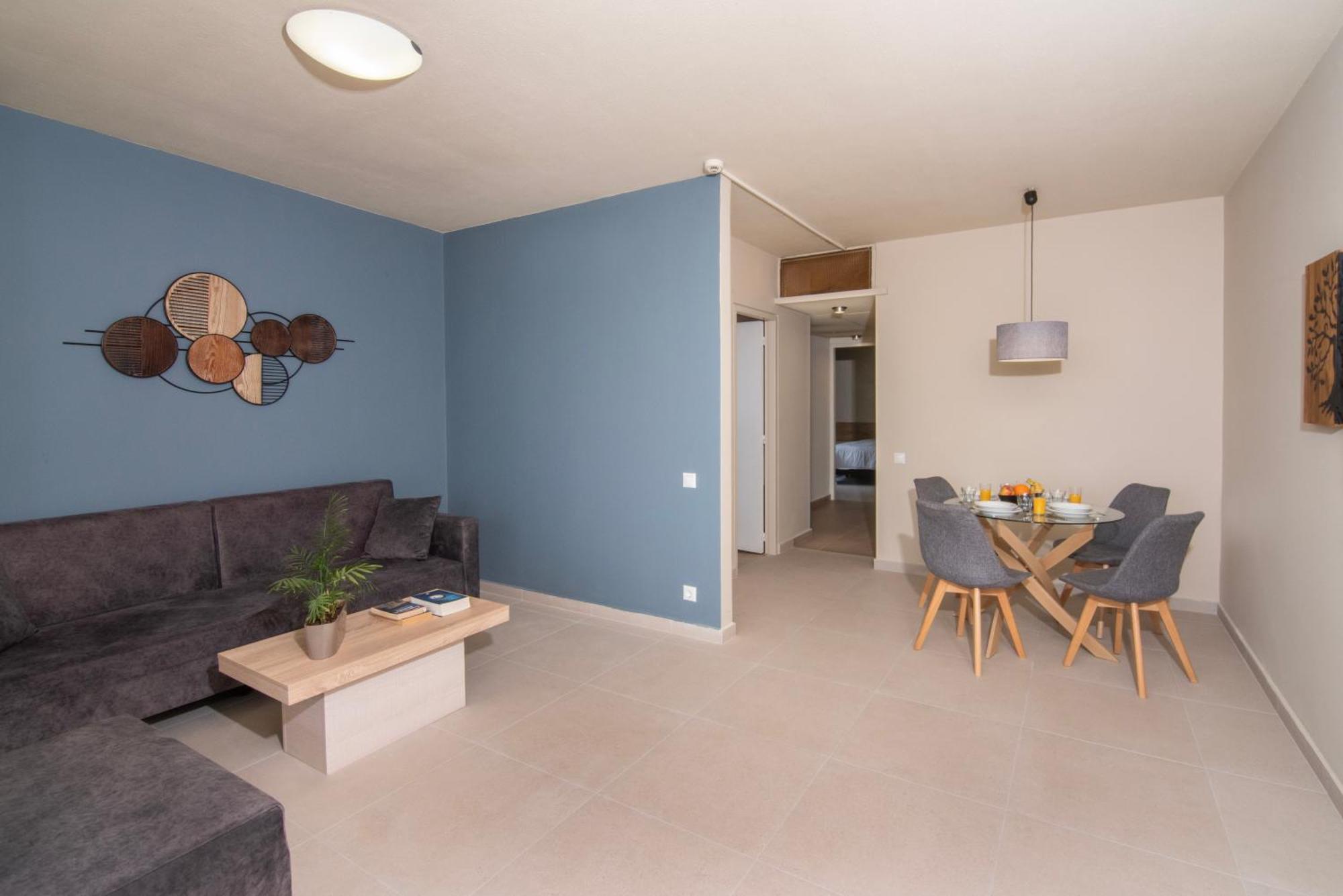 Standard One-Bedroom Apartment Side Sea View