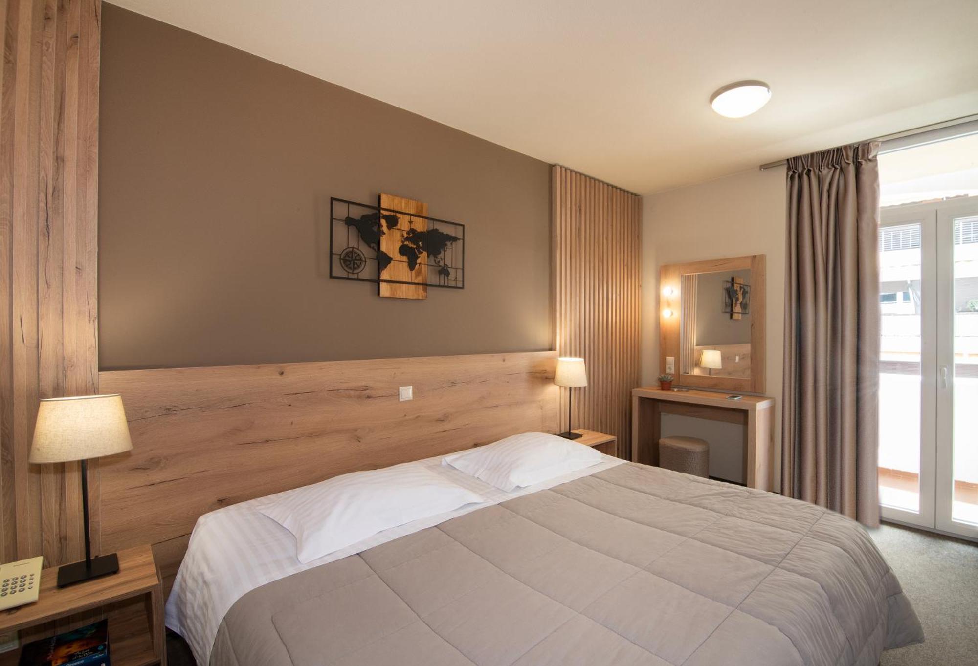 Standard Two-Bedroom Apartment Side Sea View