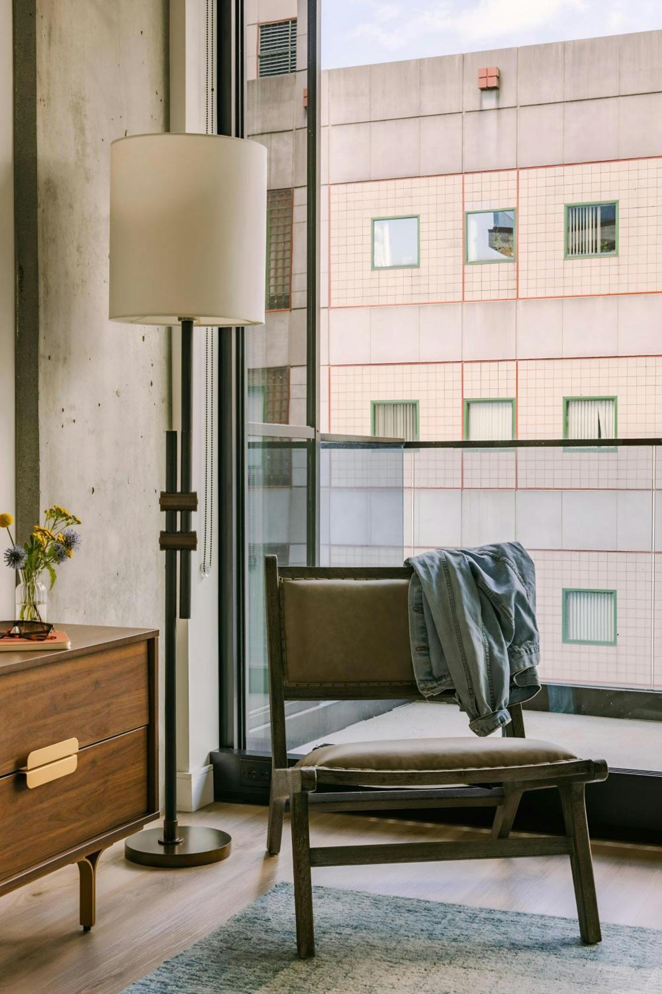 One-Bedroom Apartment Balcony City View