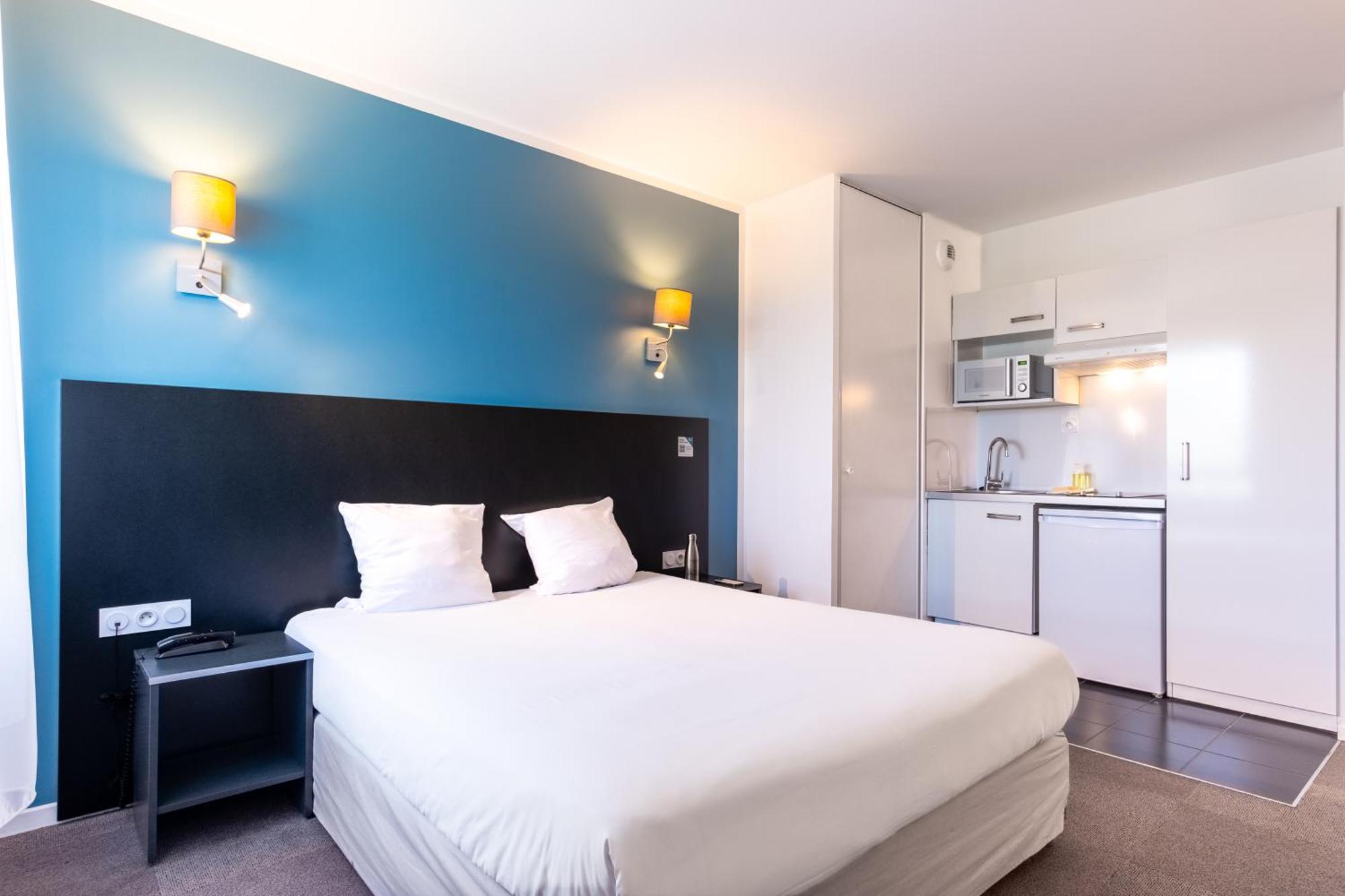 Superior Studio (2 Single Beds + 1 Sofa Bed)