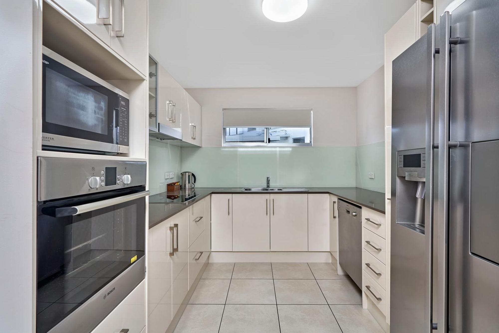 Deluxe One-Bedroom Apartment
