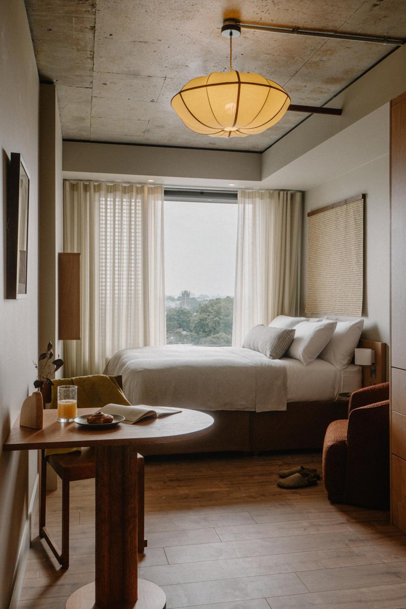 Deluxe Studio,1679010358:JPEG