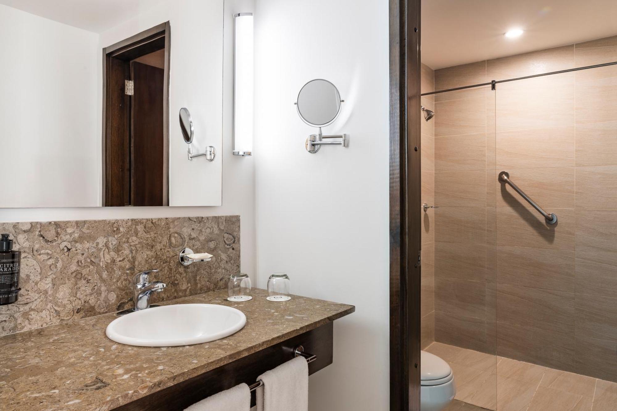 Double Room,1686432122:JPEG