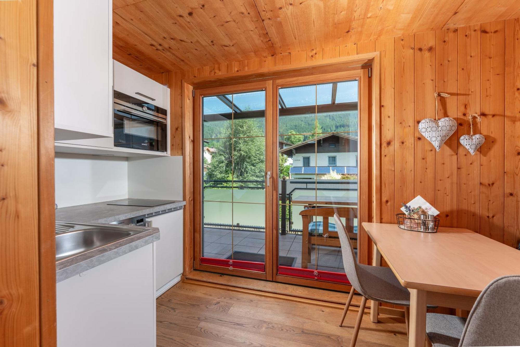 Studio mit Balkon