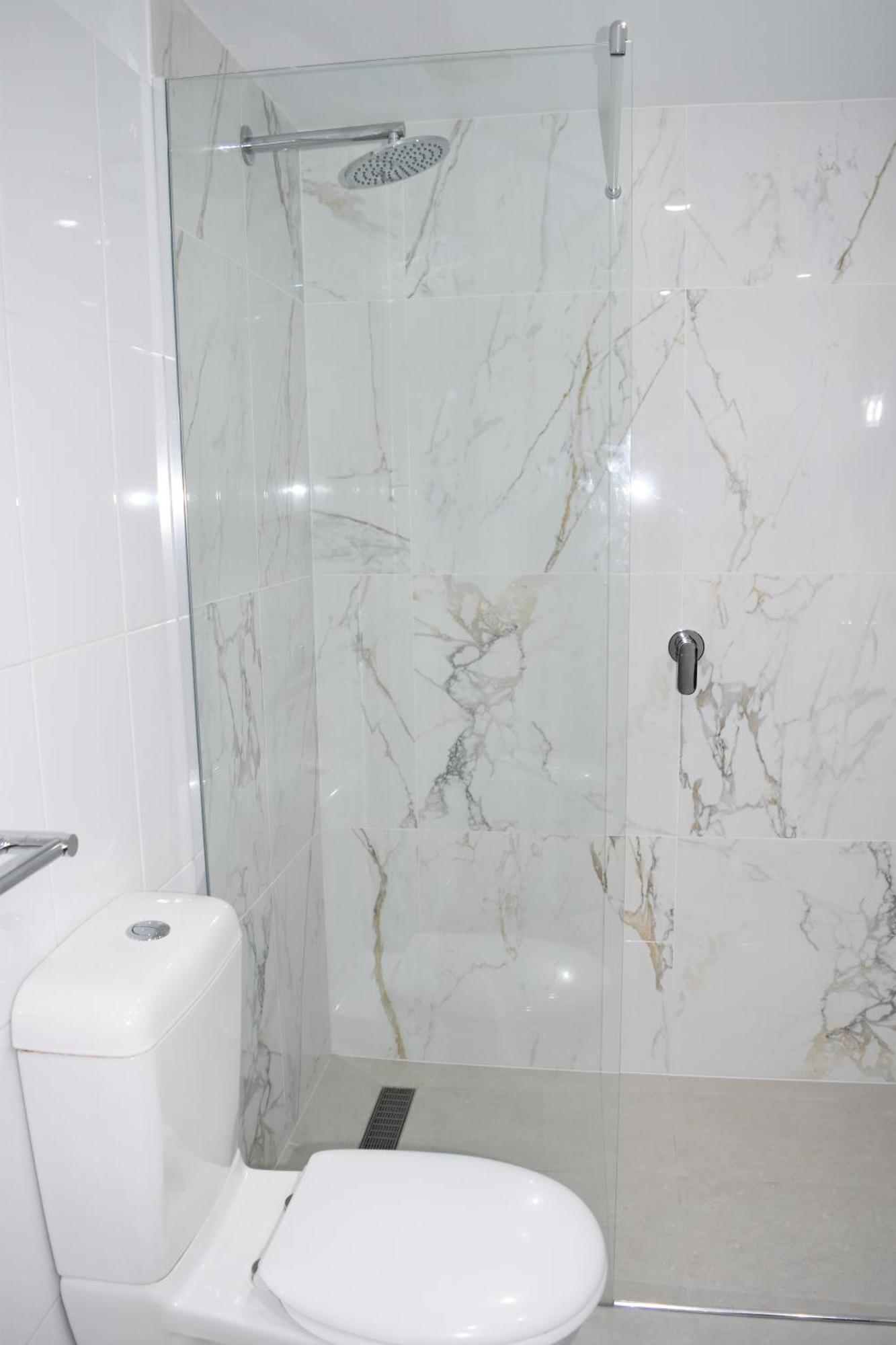 Studio Apartment  with Walk-in Shower