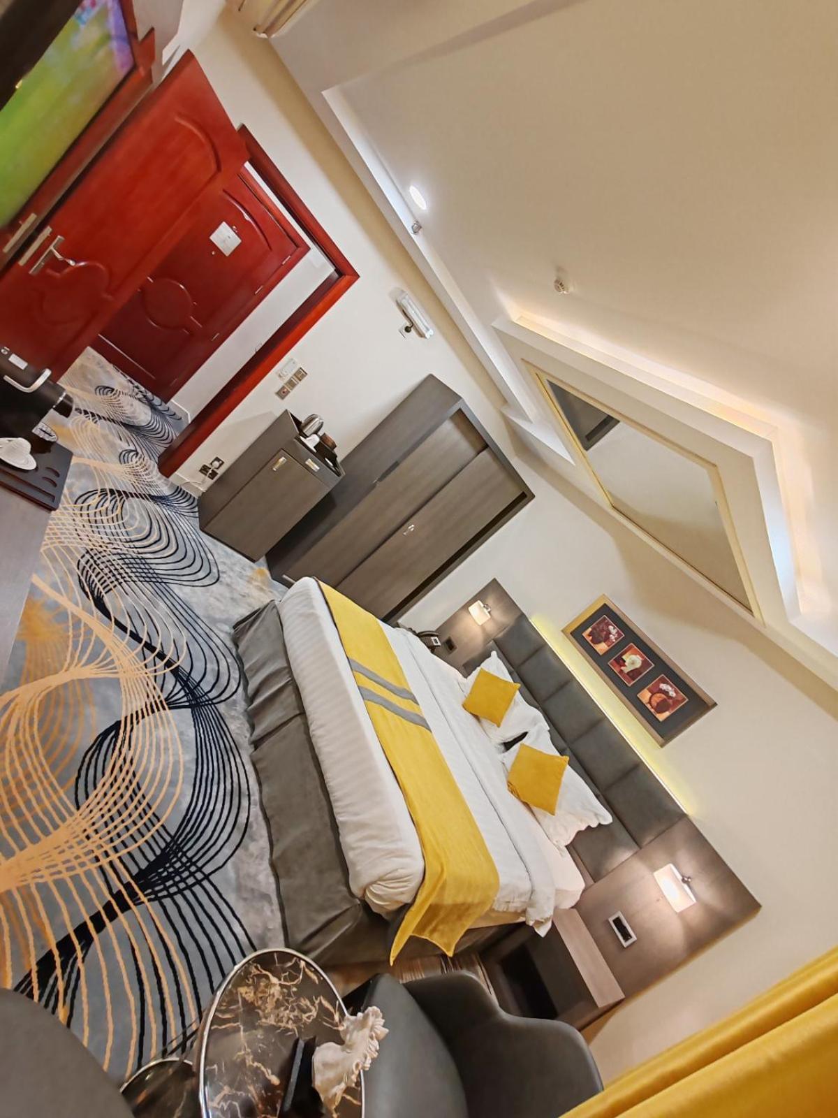 Studio,1692071420:JPEG