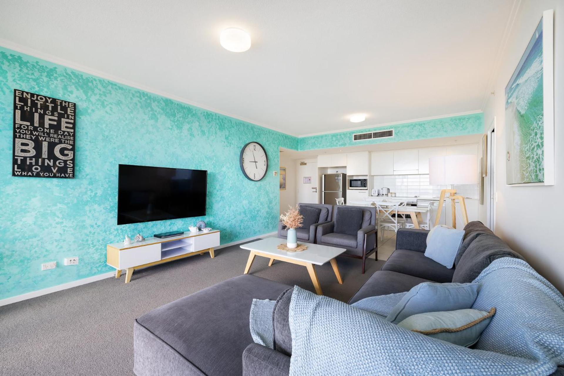 Two-Bedroom Apartment with One Bathroom and Ocean View