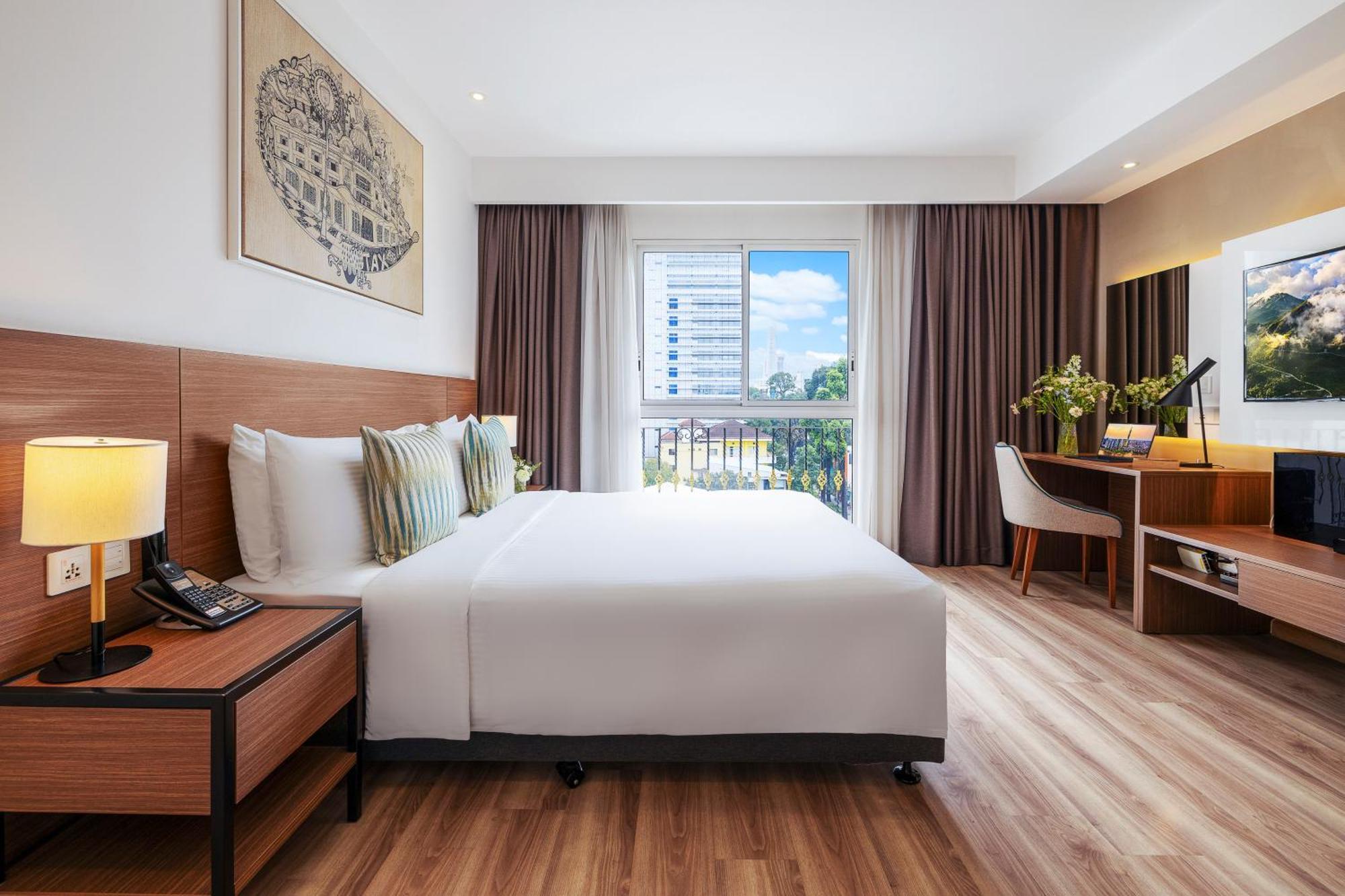 Deluxe Queen Room City View
