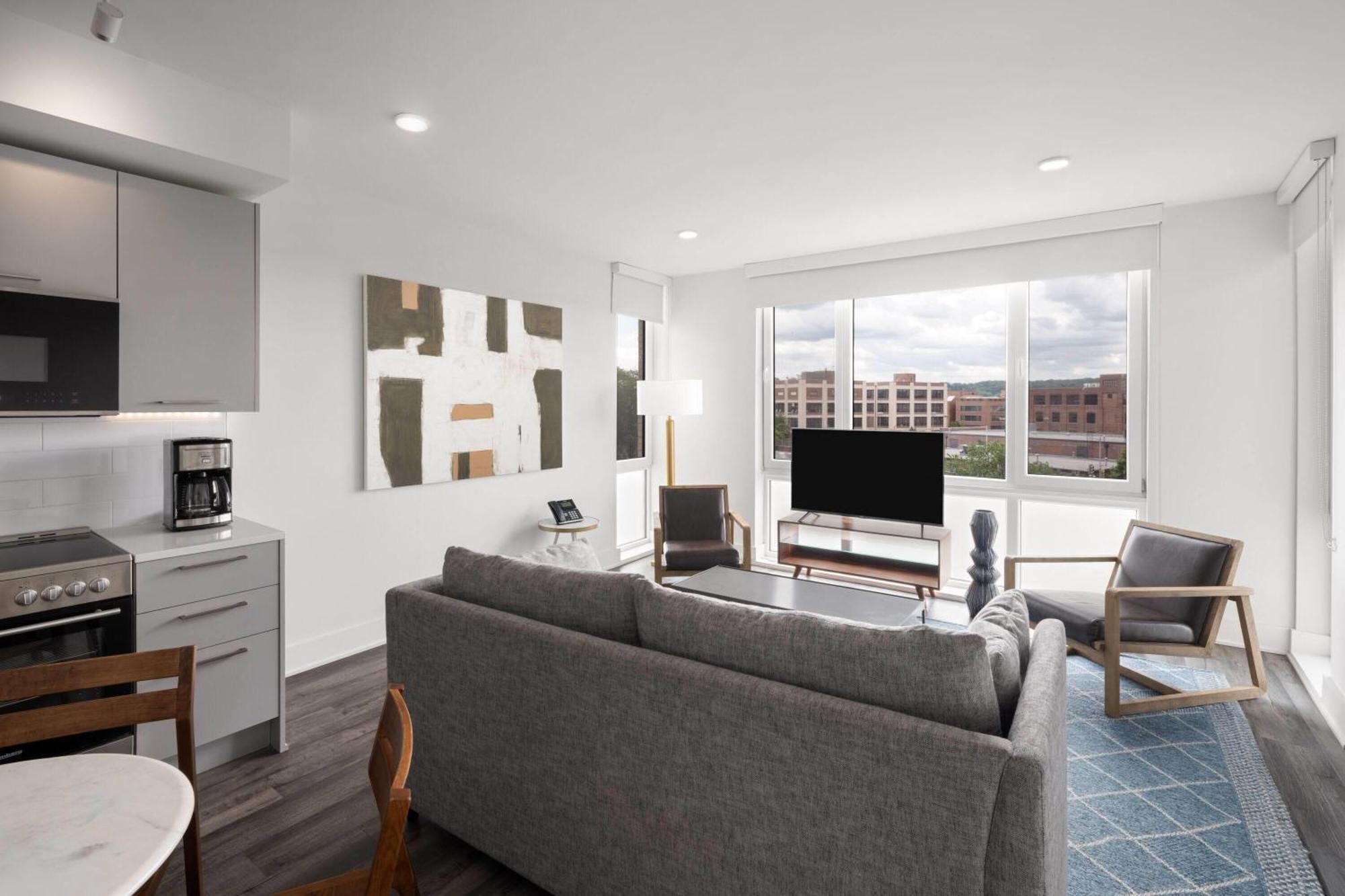 1 King Bed 1-Bedroom Deluxe Apartment Non-Smoking