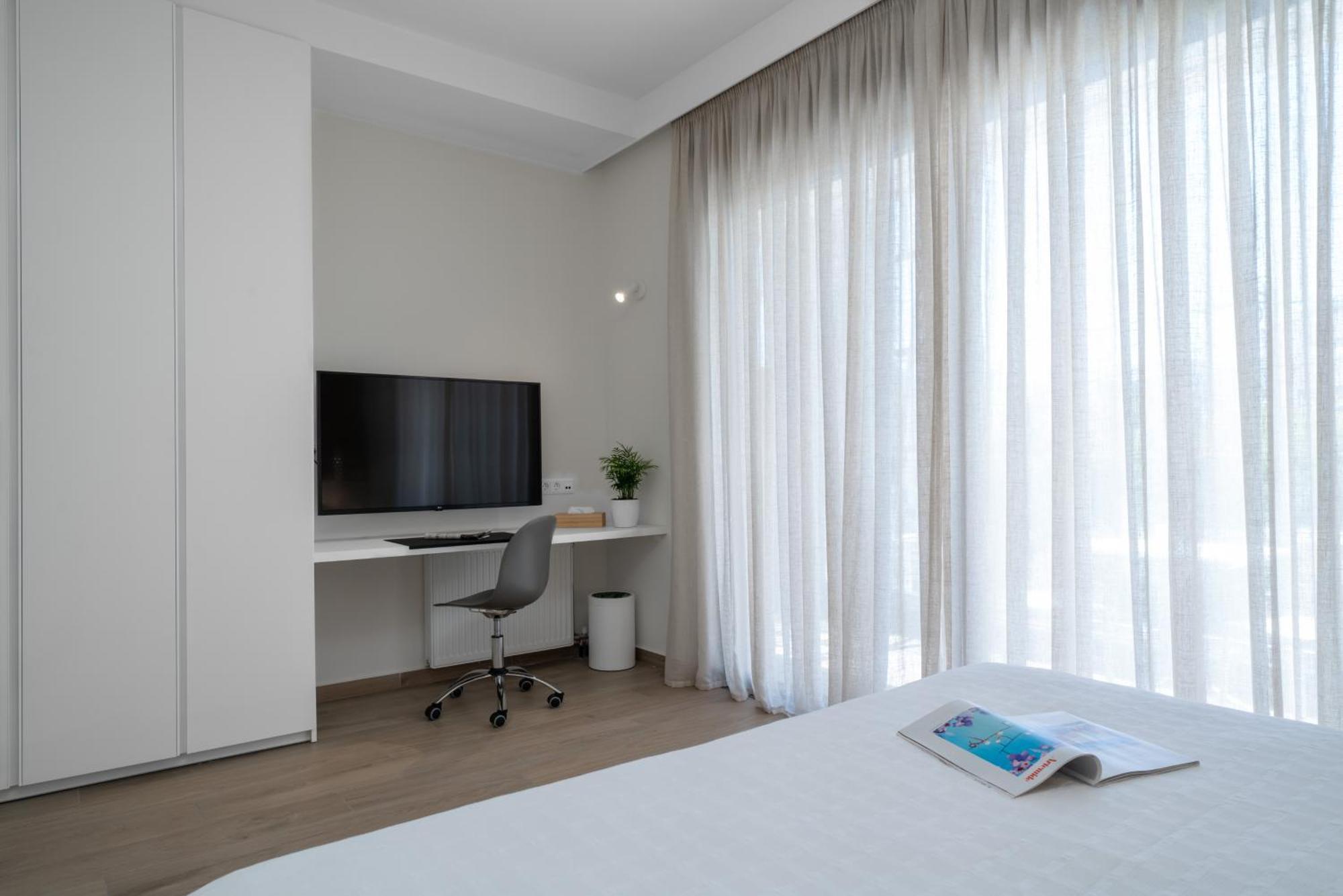 One-Bedroom Executive Apartment with Balcony