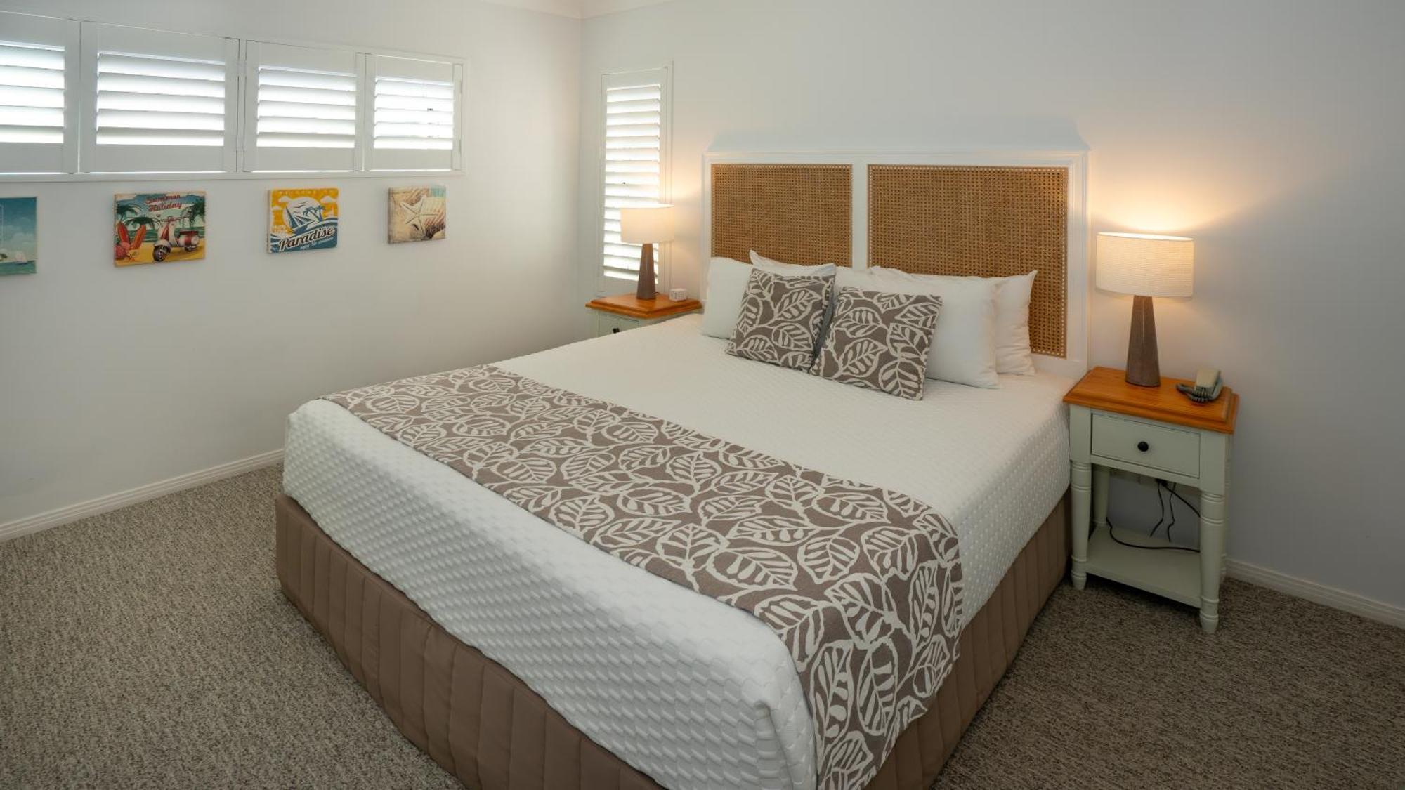 Corner Swim-Out Apartment