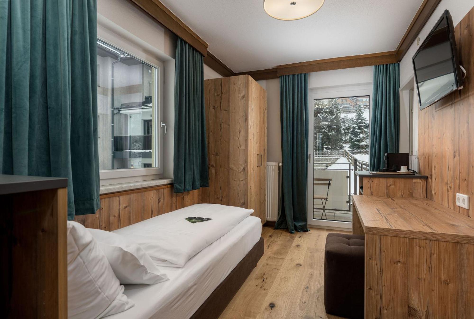 Single Room Balcony