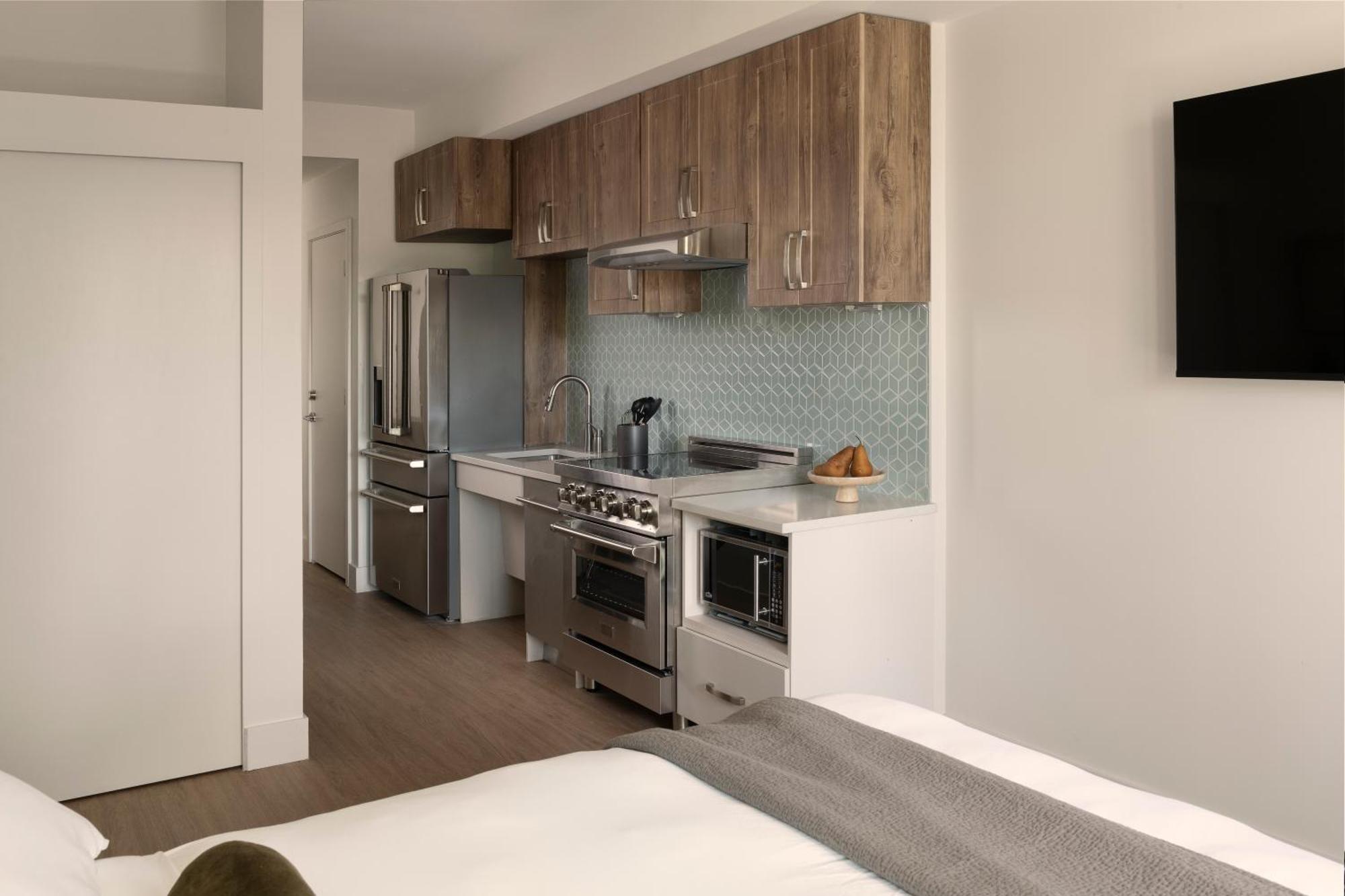 Accessible One Bedroom Apartment (Self Check-in with Virtual Front Desk)