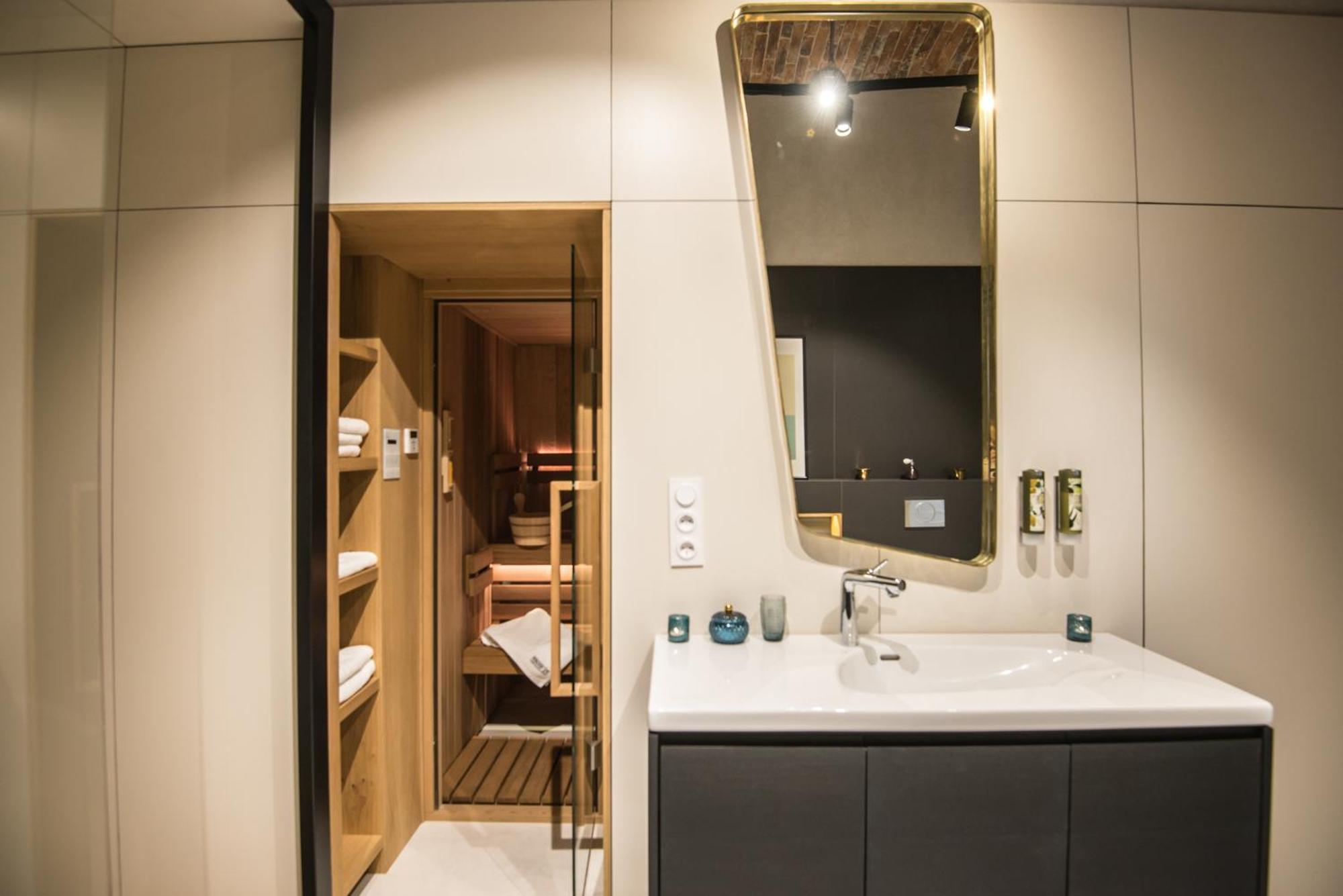 Deluxe Apartment with Sauna and City View
