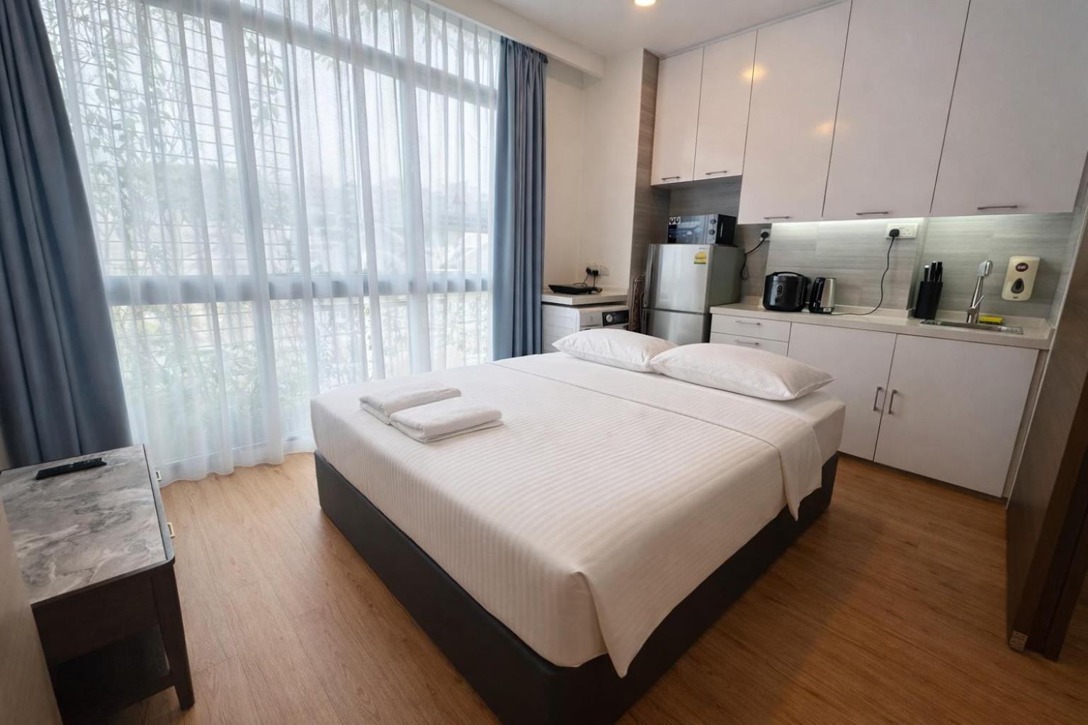 Deluxe One-Bedroom Apartment,1756586490:JPEG