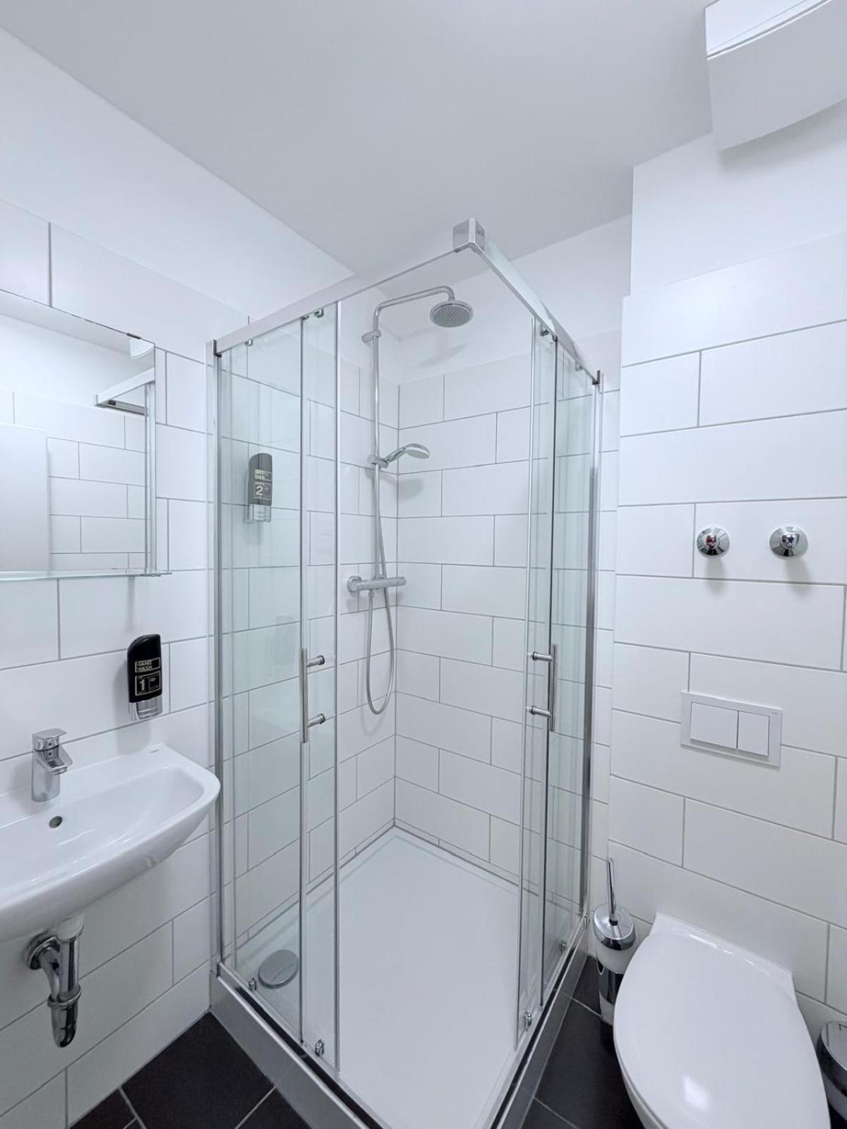 Studio Apartment Small Double Bed Courtyard View,1756768467:JPEG