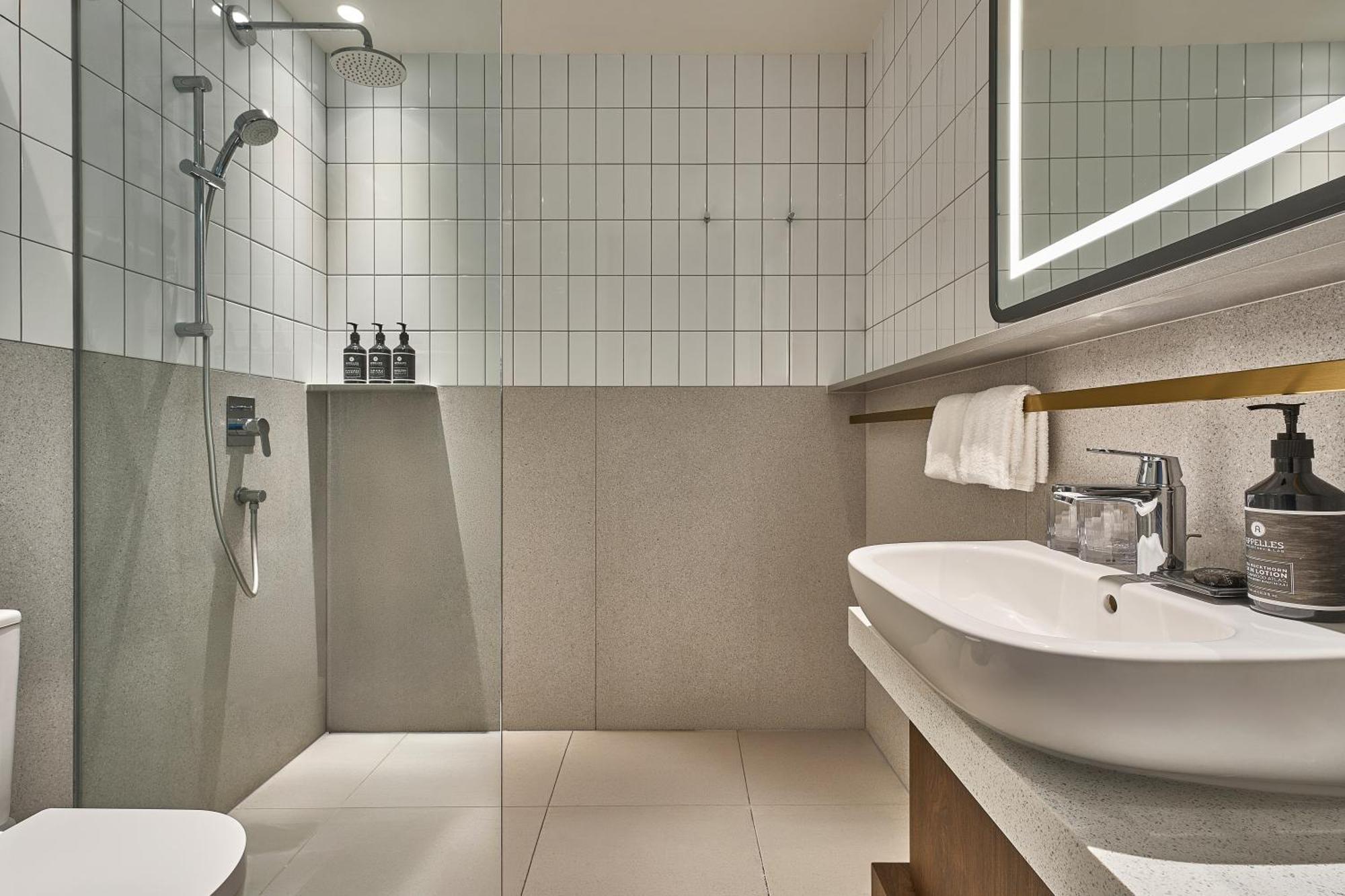 Premier Room,1758913593:JPEG