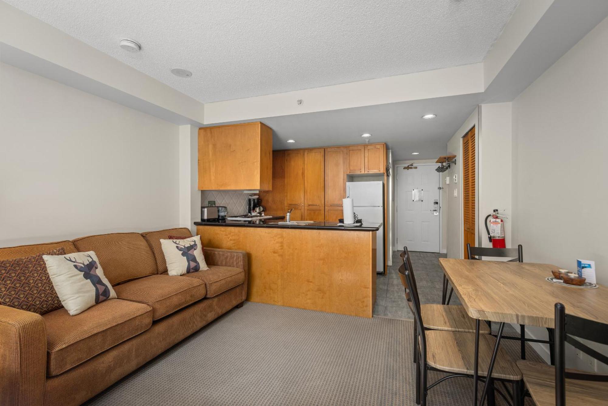 Studio (4405)