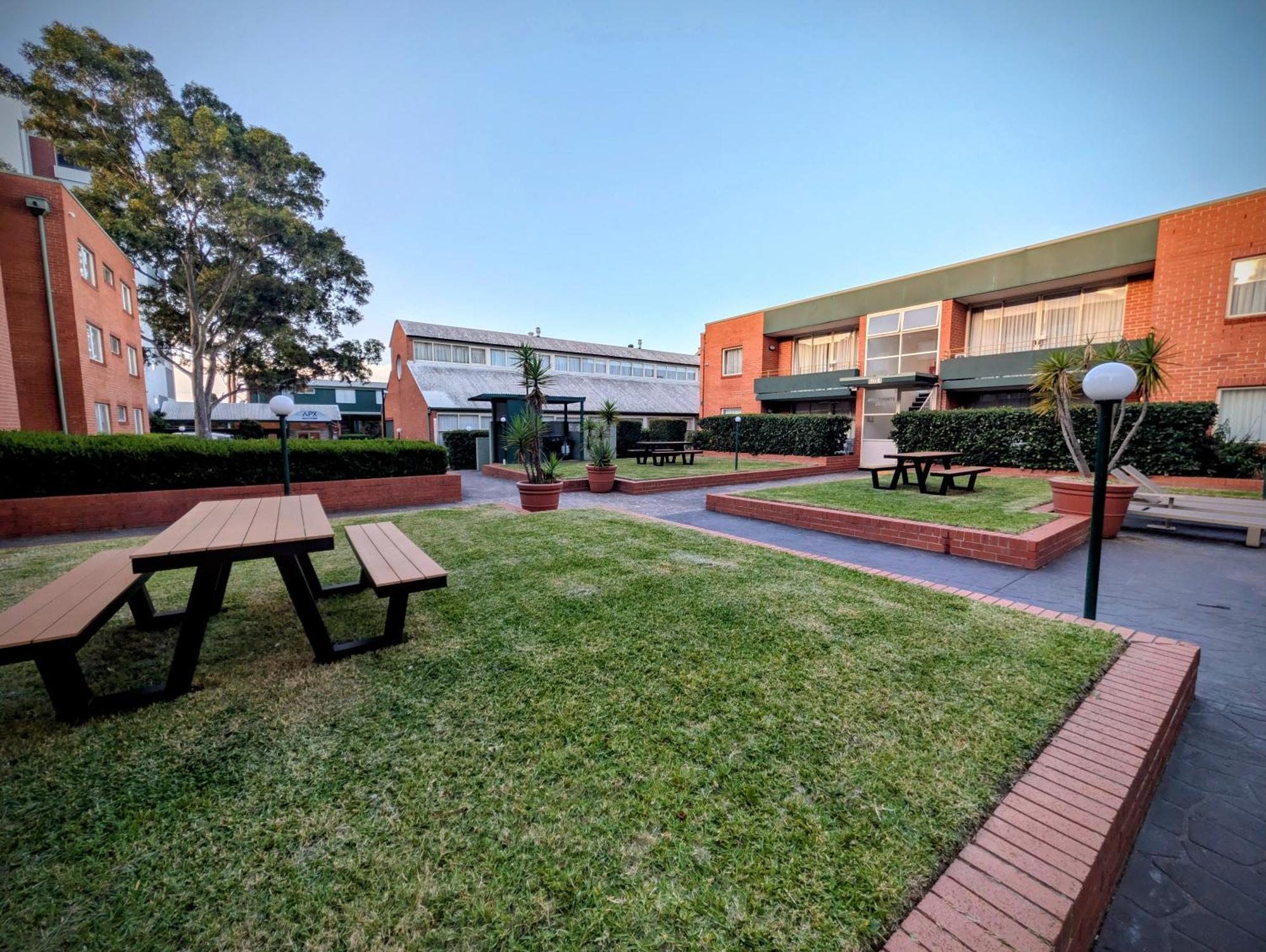 Executive 1 Bedroom Apartment-Twin Beds Limited Housekeeping