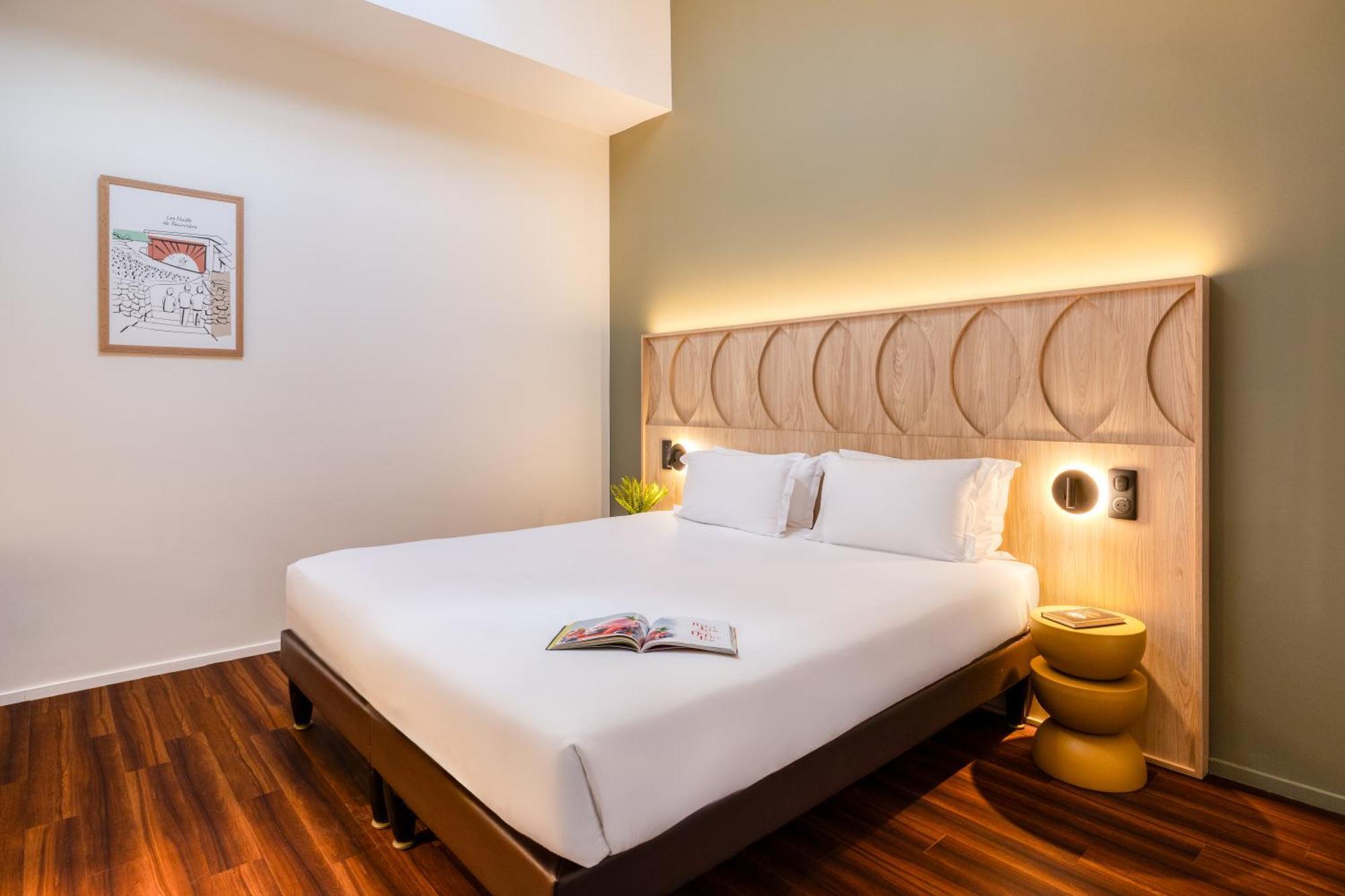 Deluxe One-Bedroom Apartment,1765839727:JPEG