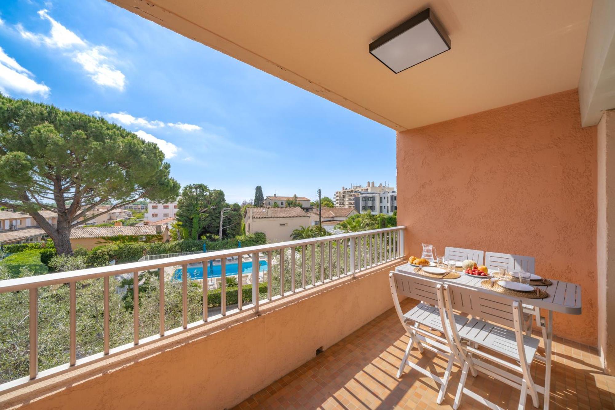 Oasis Riviera Apartment