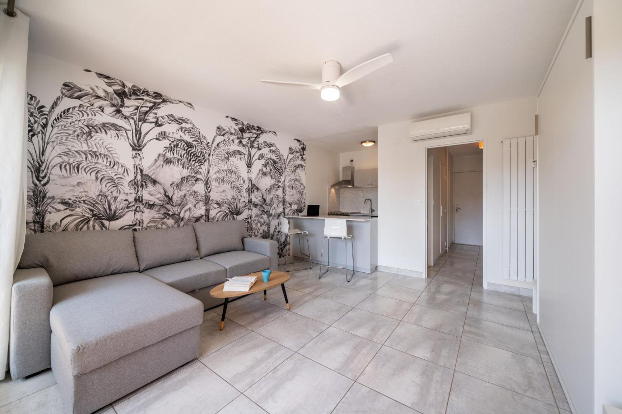 Pool View Apartment