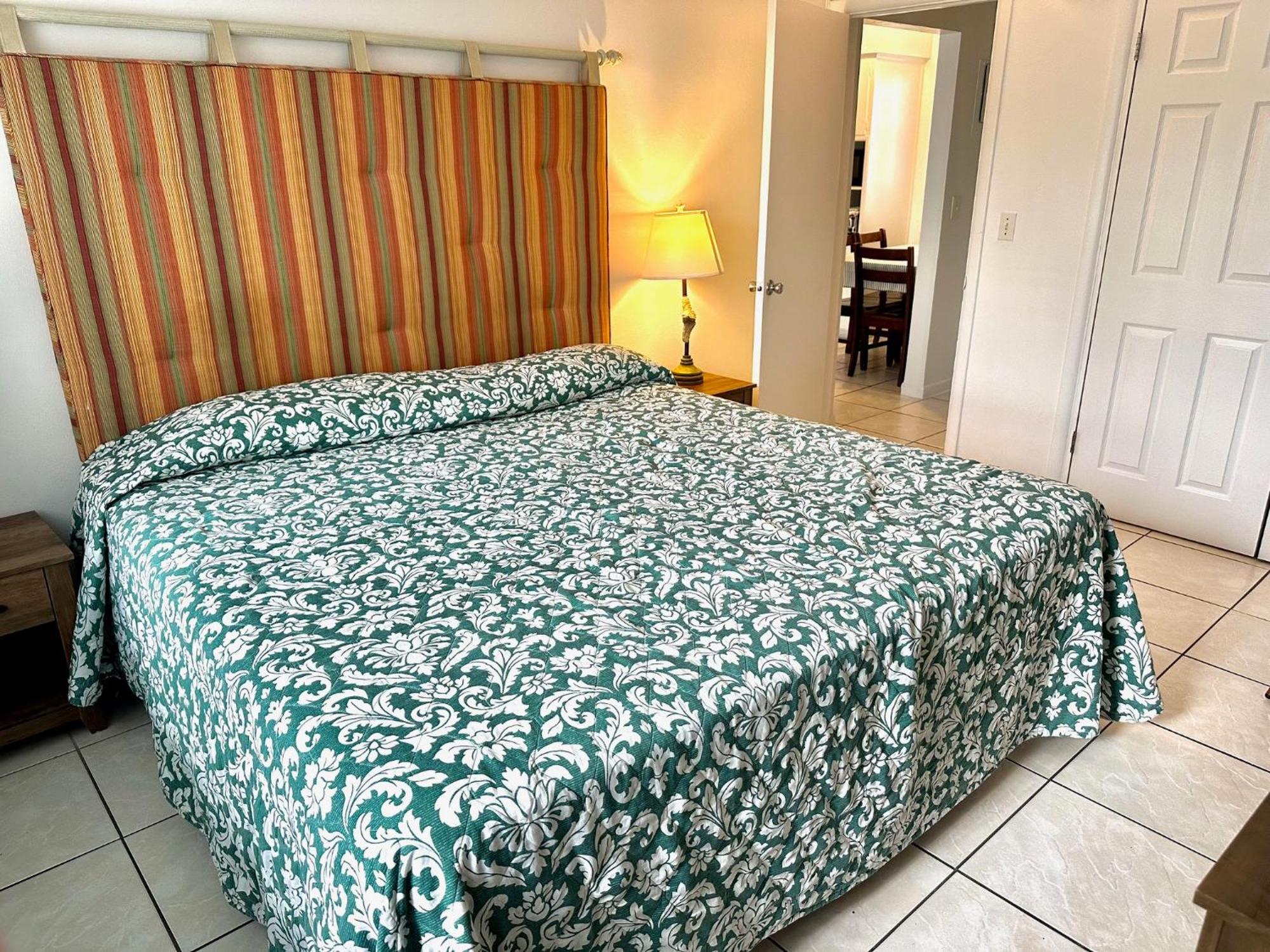One-Bedroom King Suite