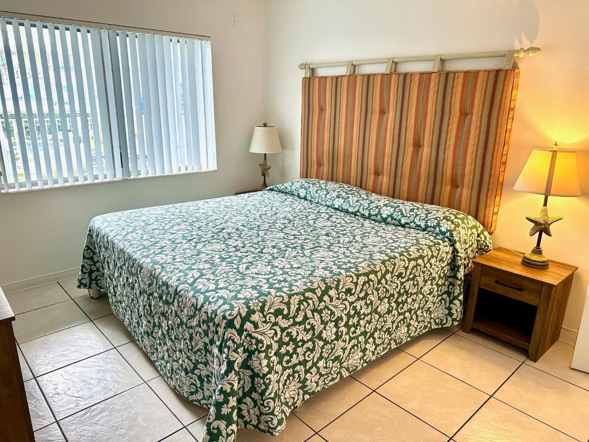 One-Bedroom King Suite