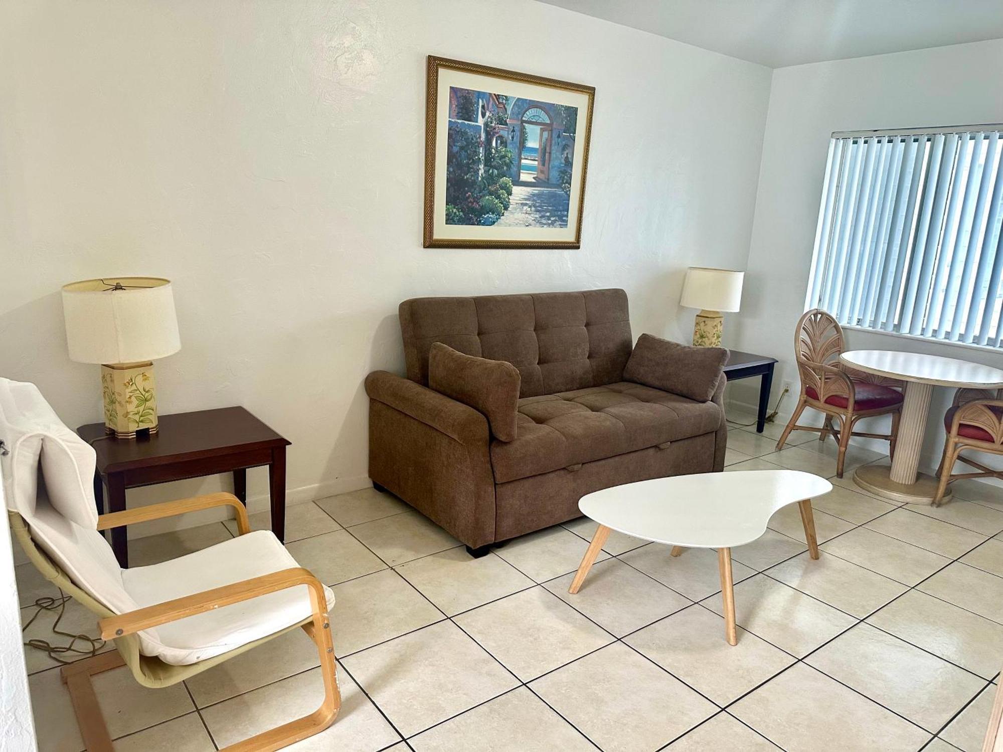 One-Bedroom King Suite