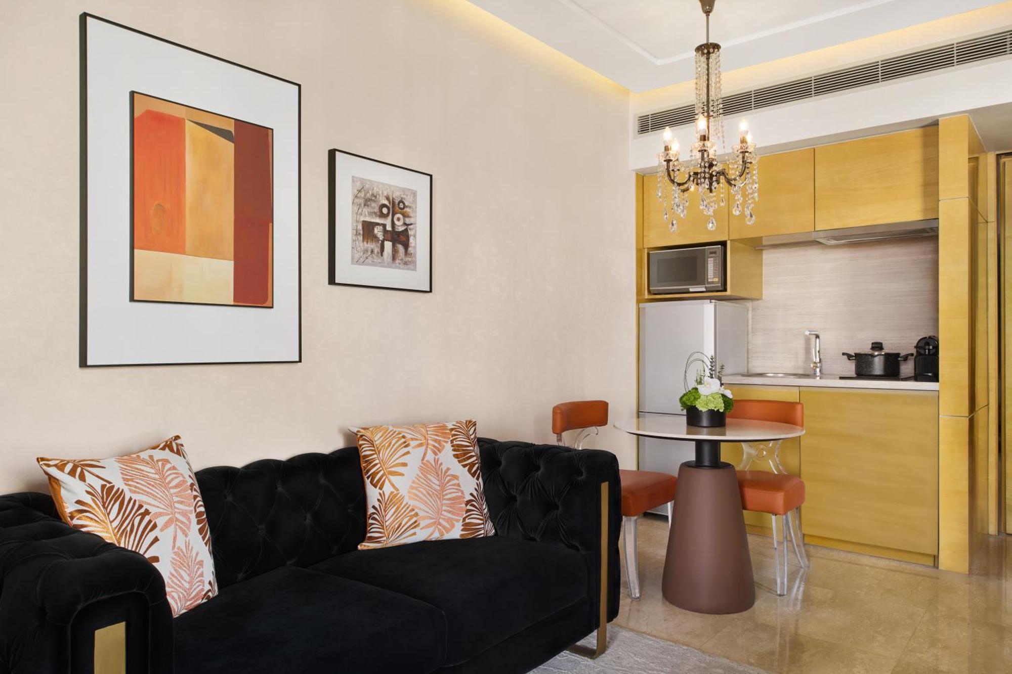 One-Bedroom Suite with Kitchenette and City View