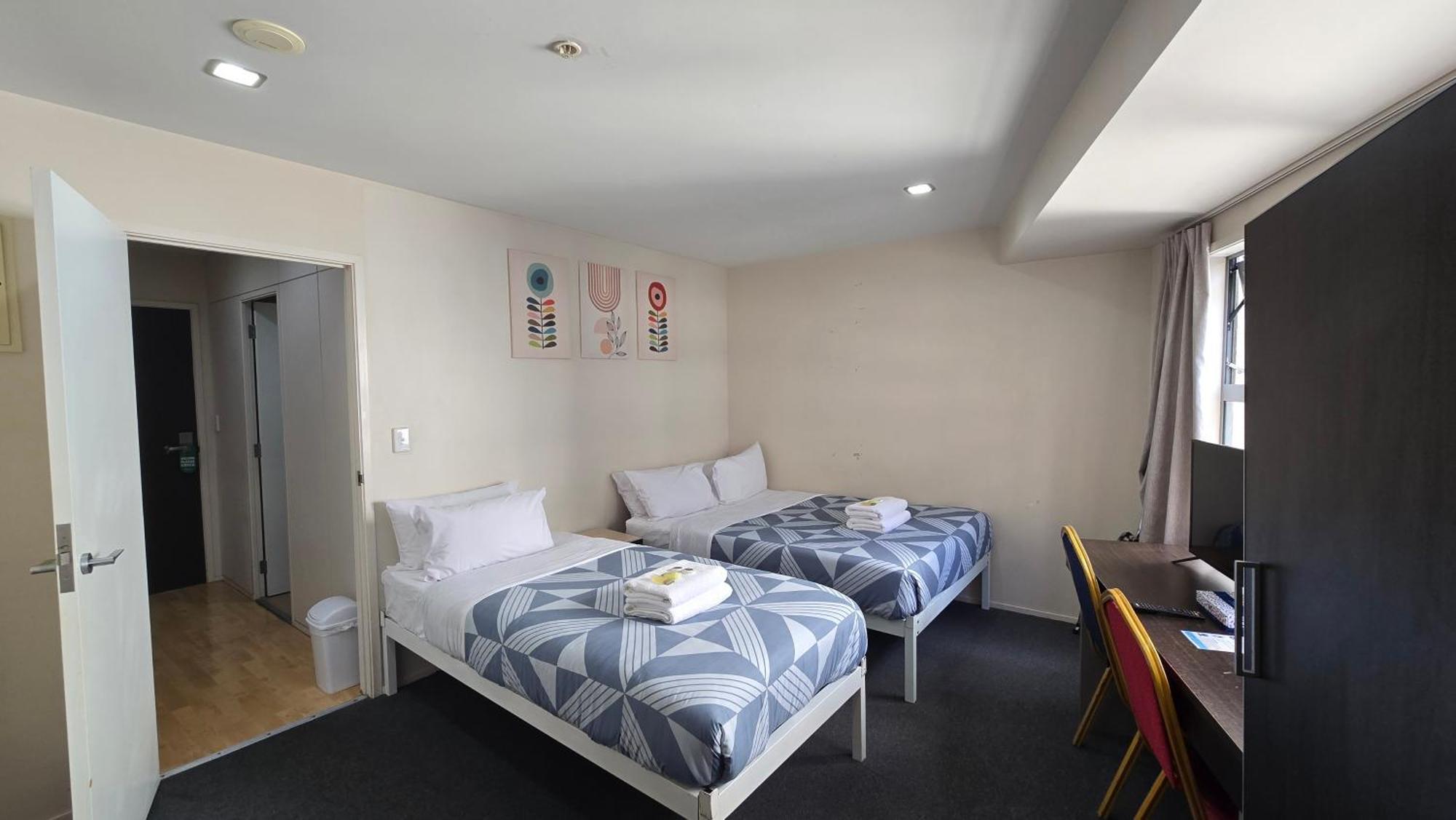 Studio Apartment Two Single Beds