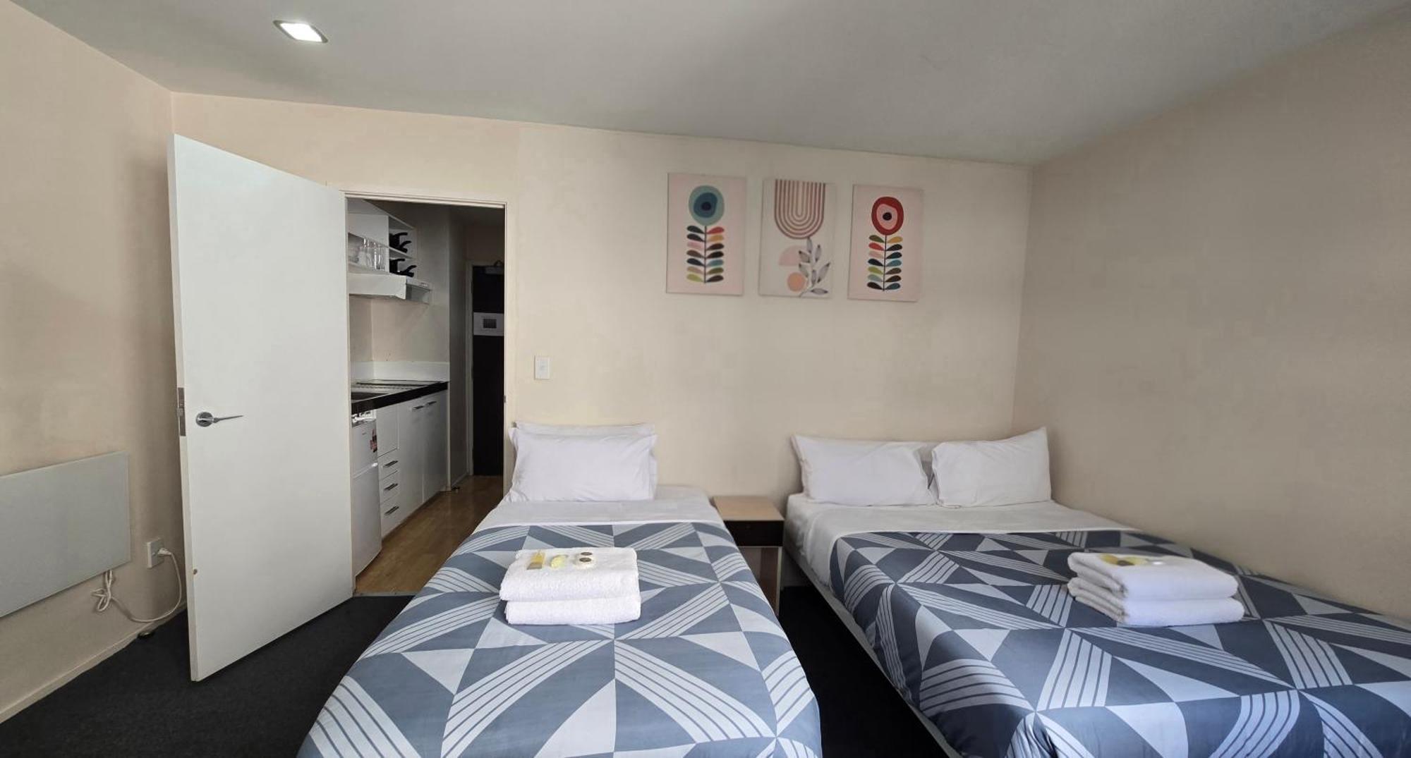Studio Apartment Two Single Beds