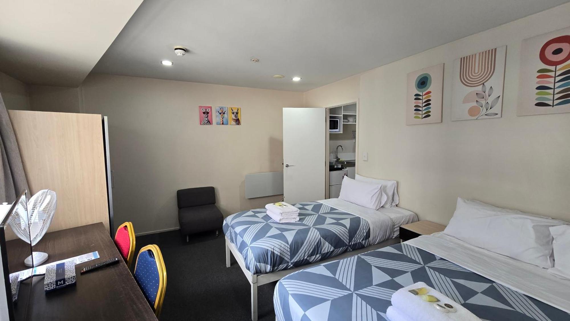 Studio Apartment Two Single Beds